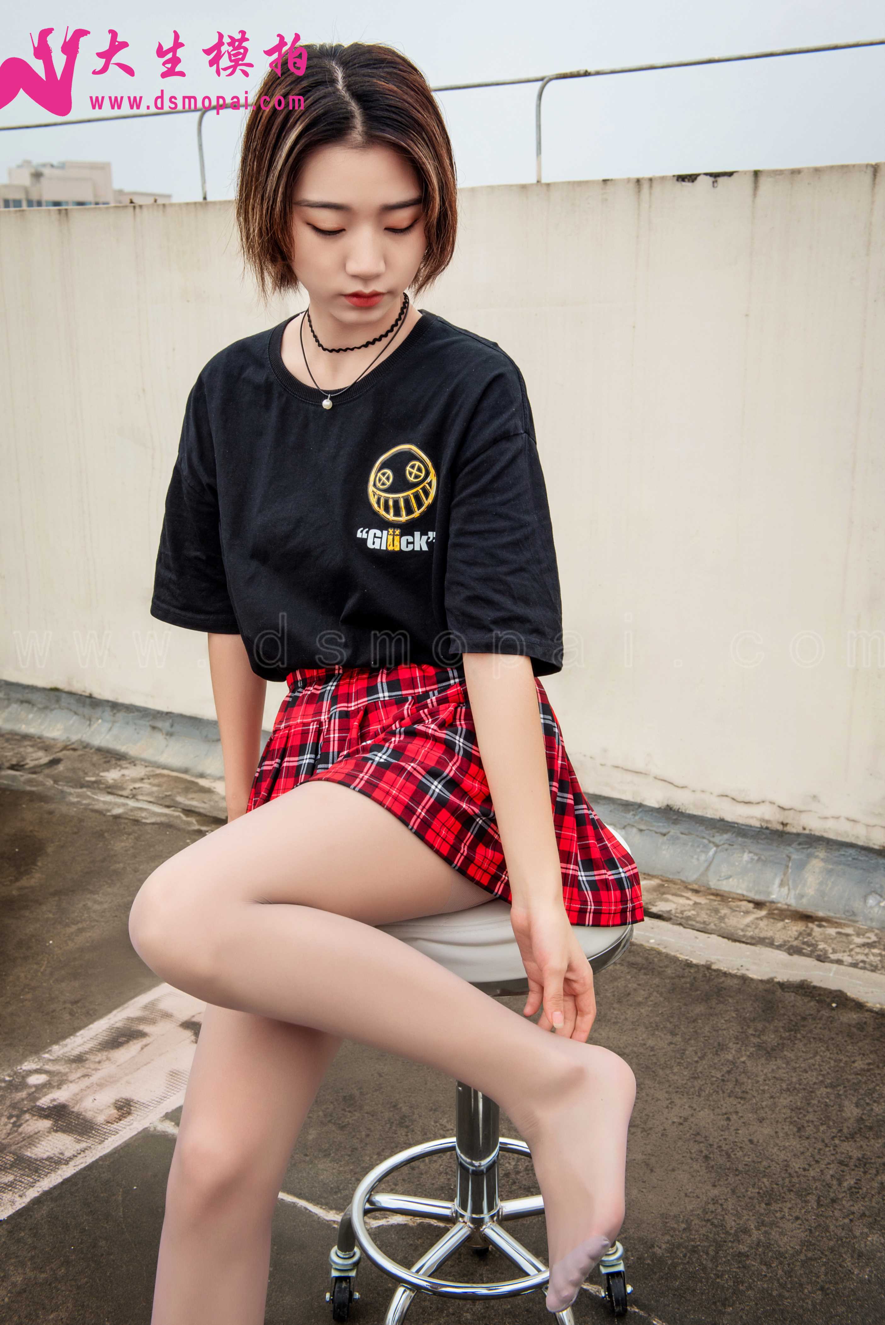 大生模拍 NO.211 小小天台美足 [49P1V614MB]