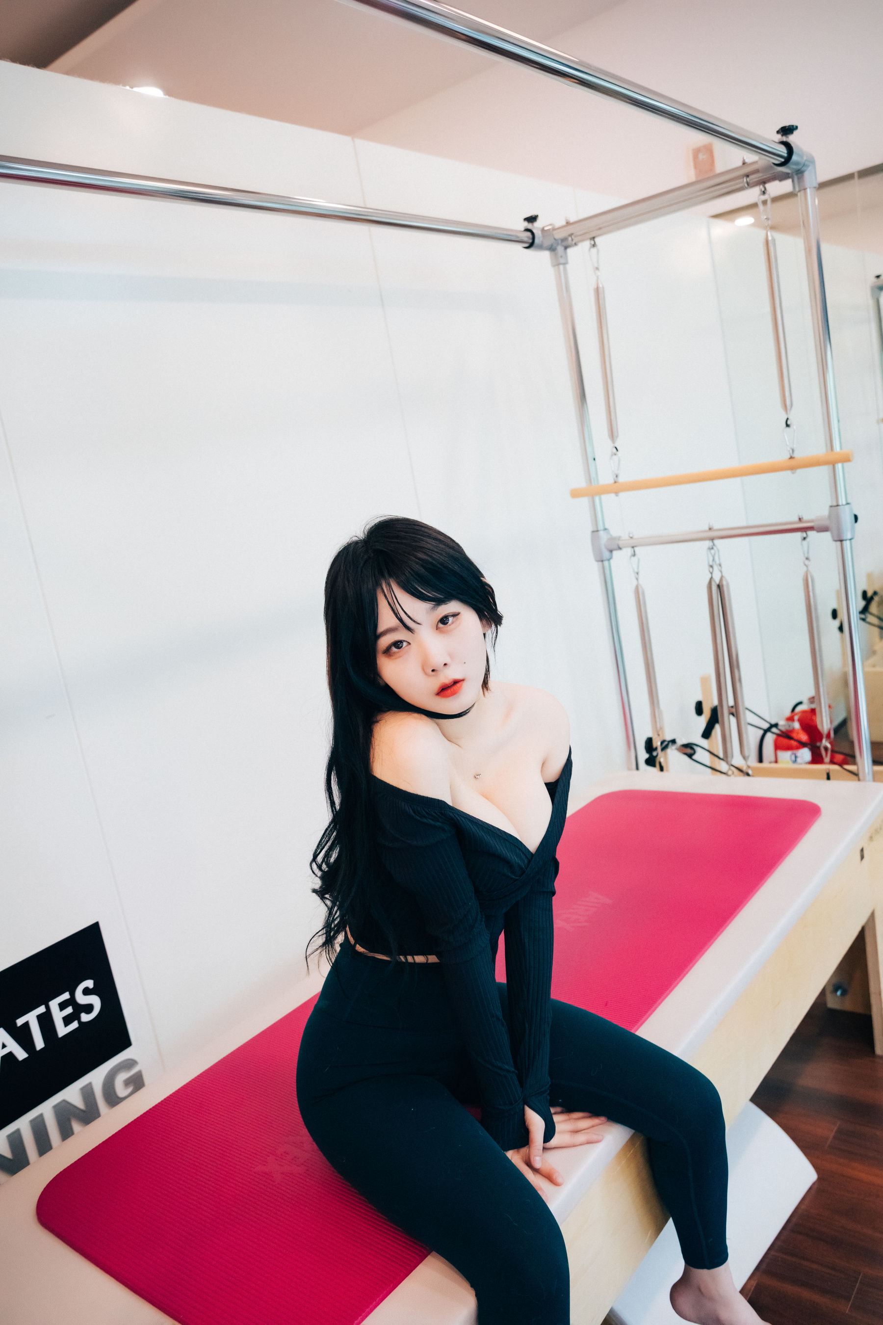 [LOOZY] Zia – Pilates instructor [109P]