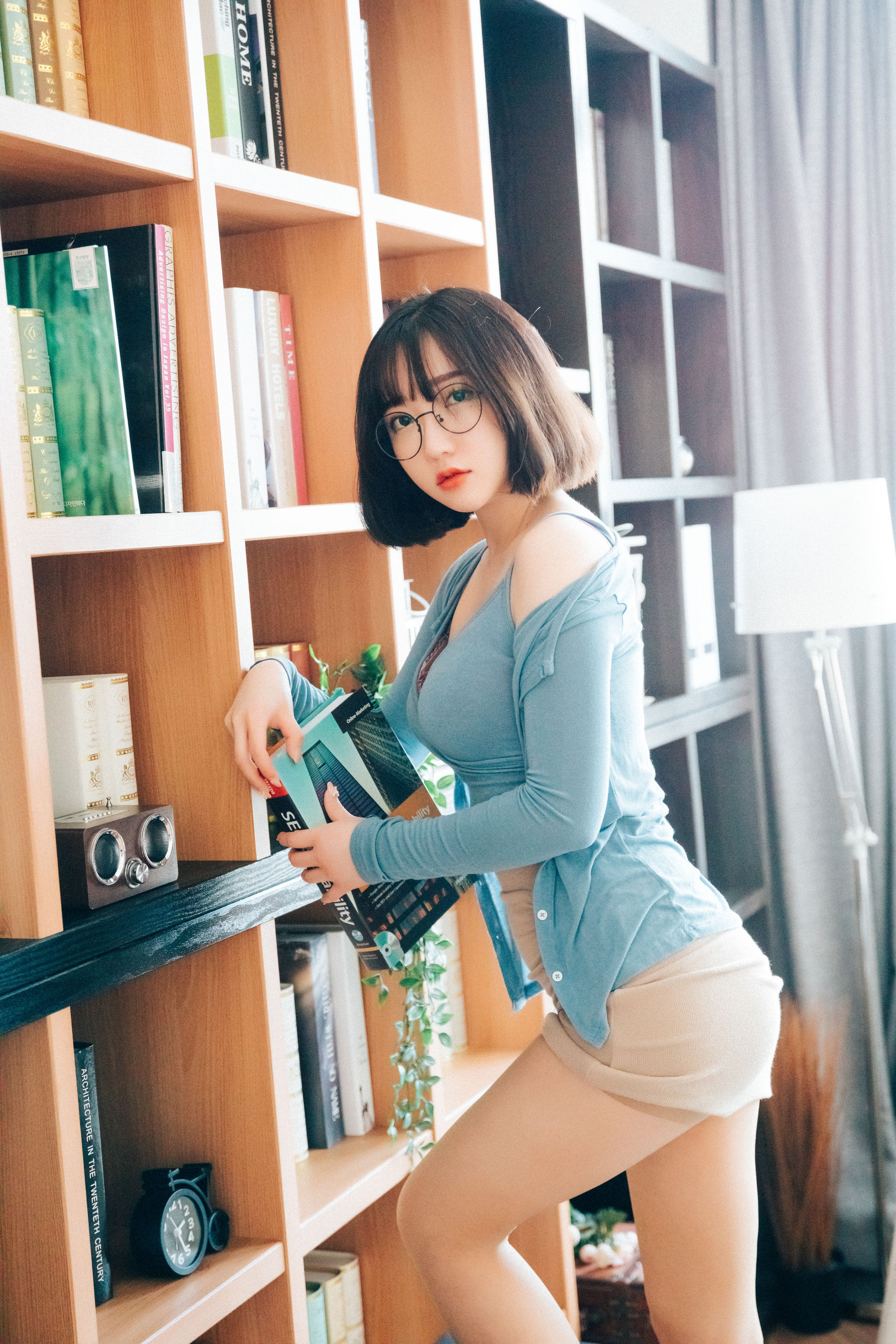 [LOOZY] Yeeun – Librarian Girl [82P]