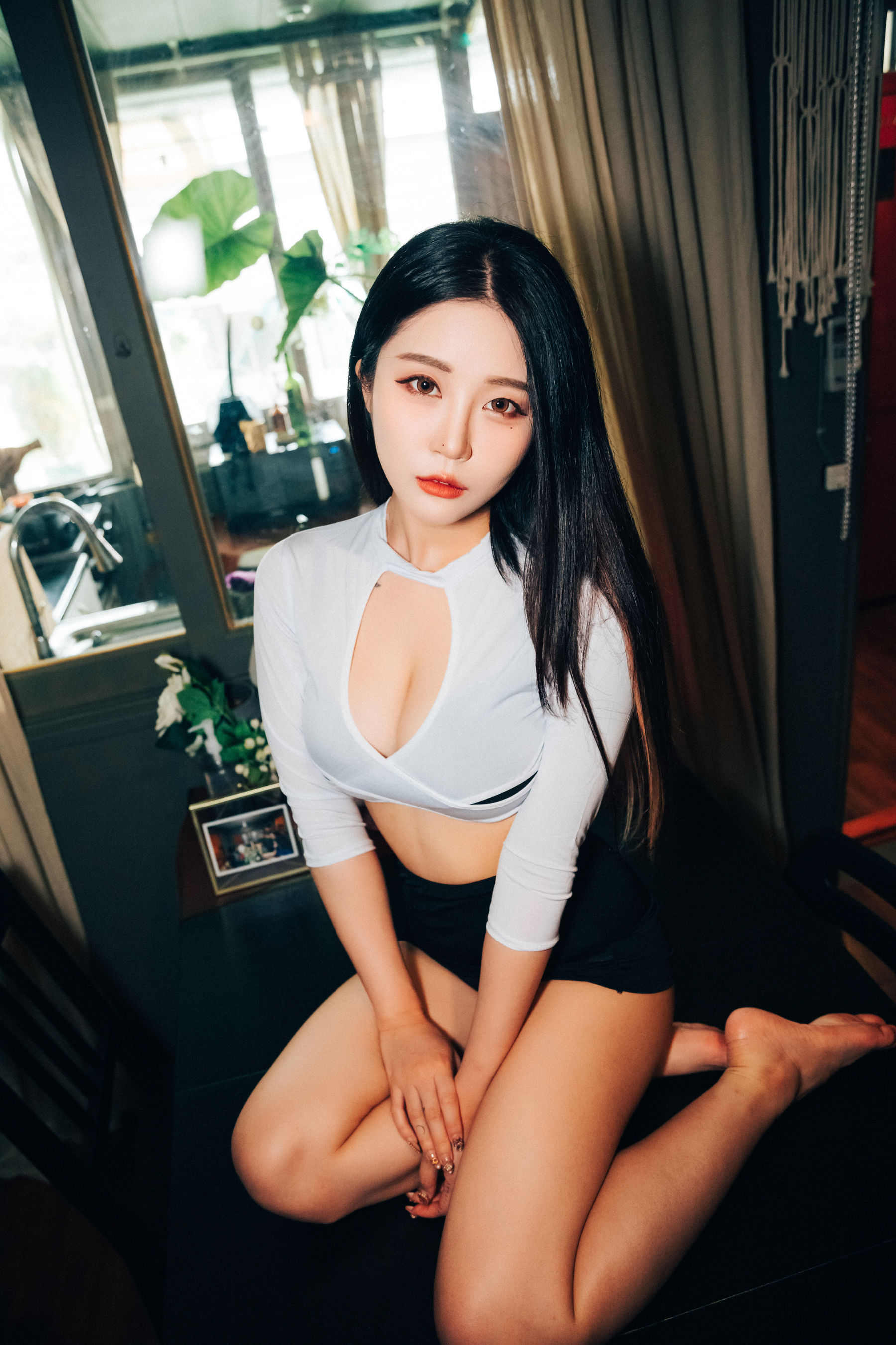 [LOOZY] Bomi – Roomate [52P]