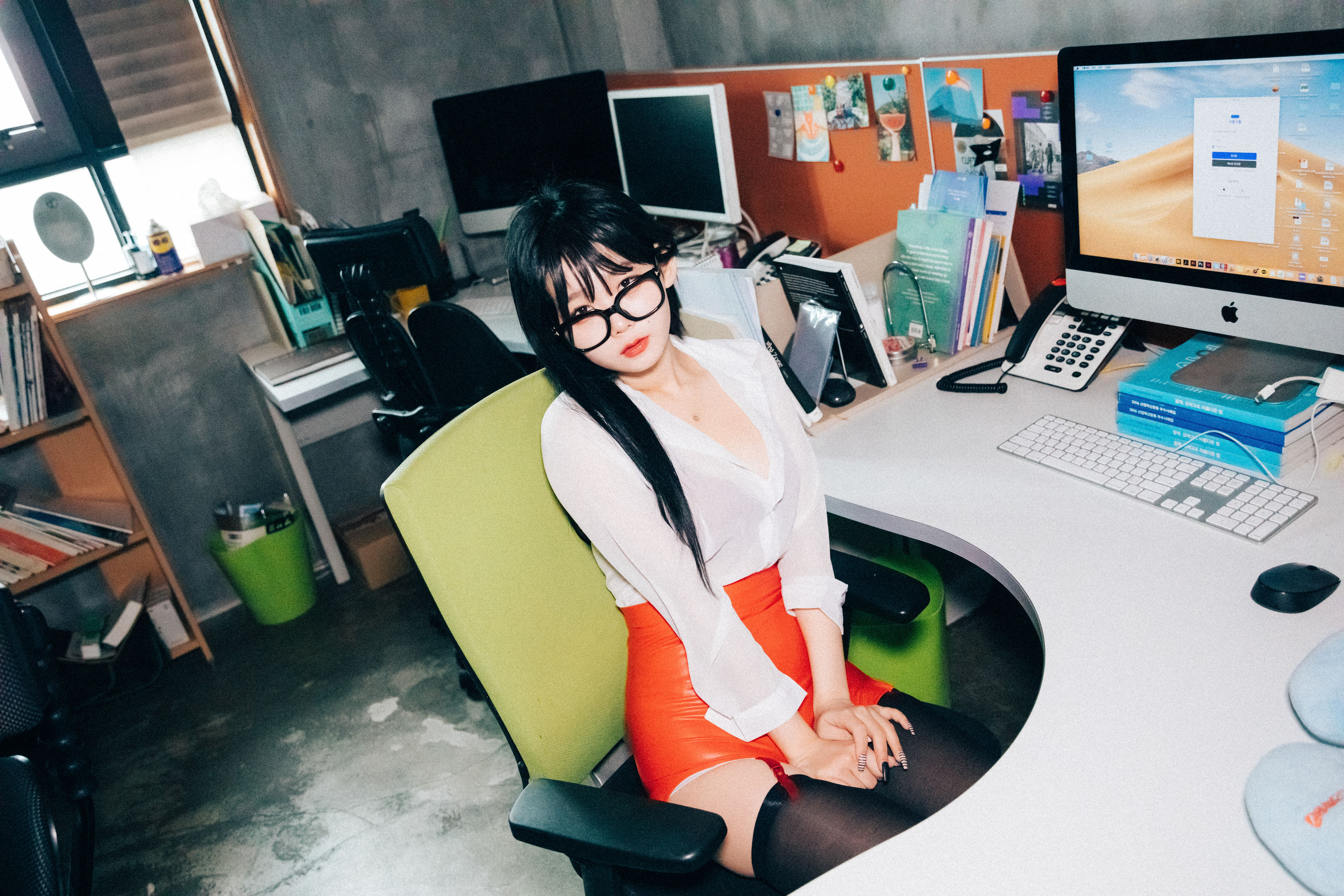 [LOOZY] Zia – Office slave [199P]
