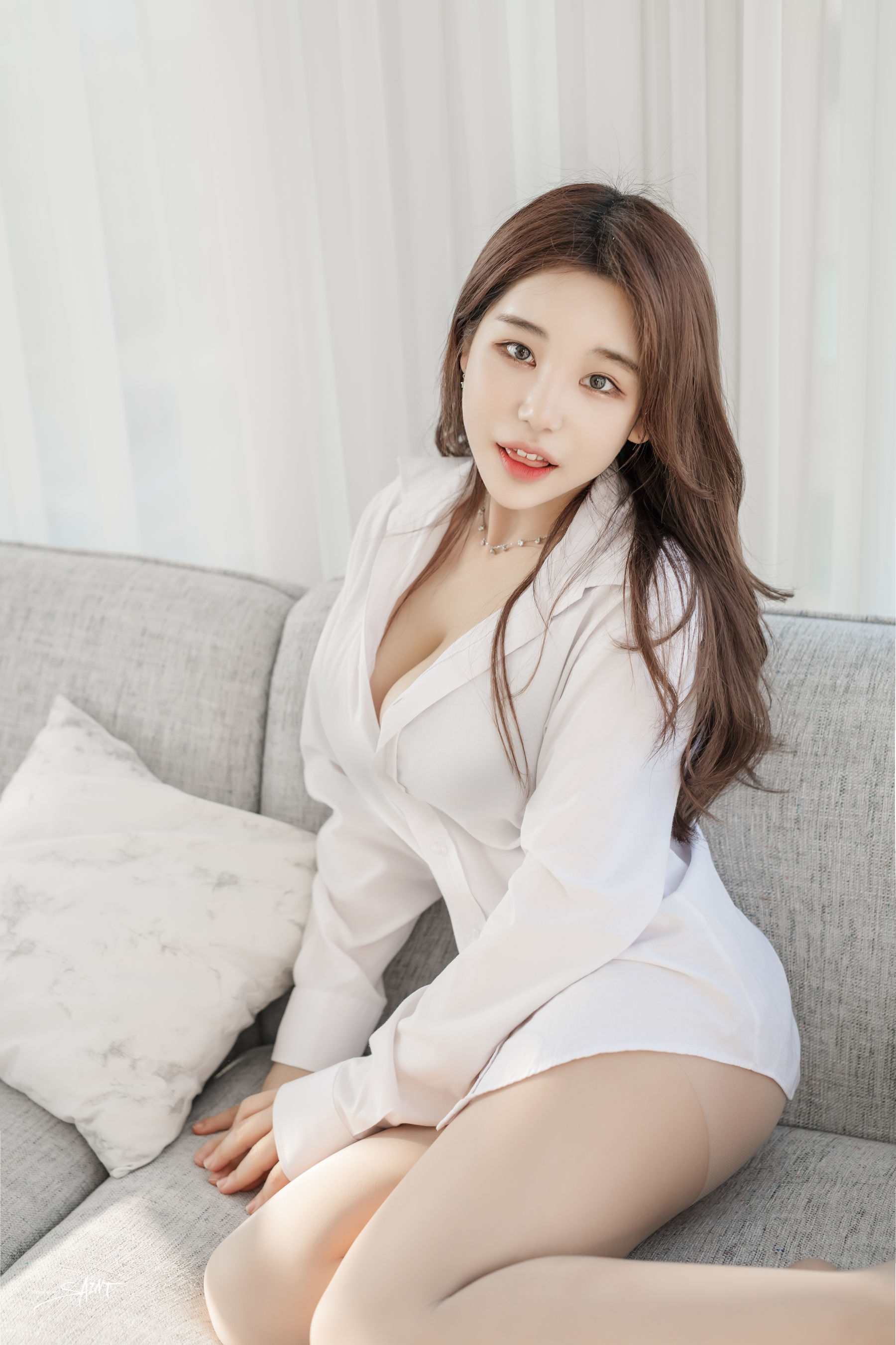 [saintphotolife] Zzyuri – Vol.02 Shirt [68P]