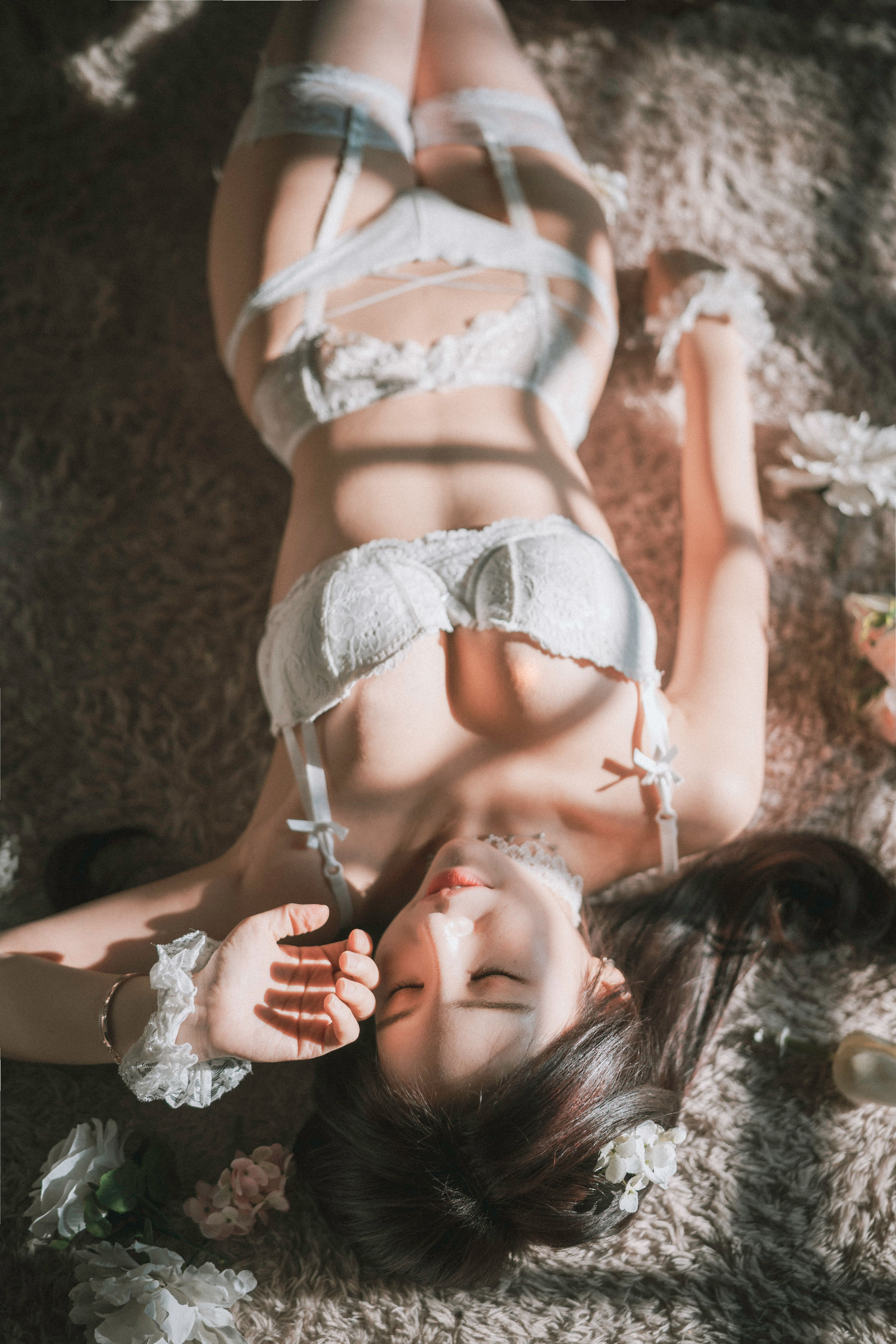 [DJAWA] ZZYuri – Alluring White [44P]