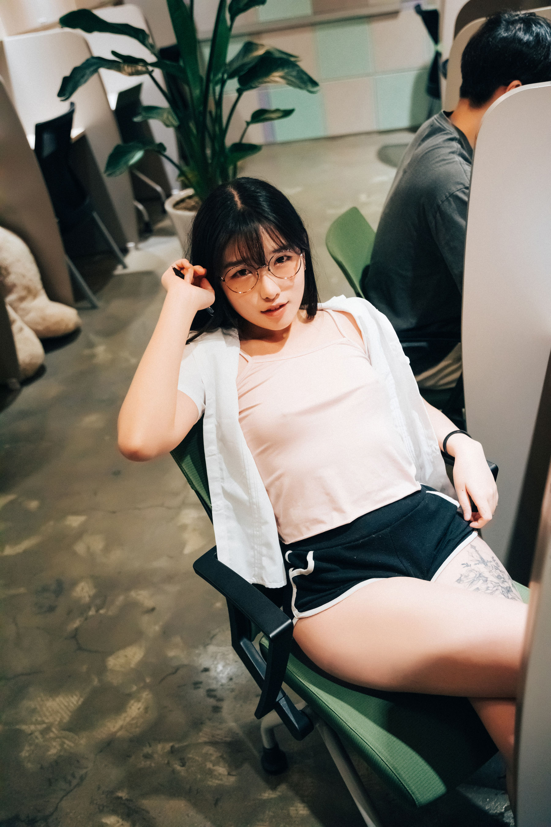 [LOOZY] Sonson – Reading room [79P]