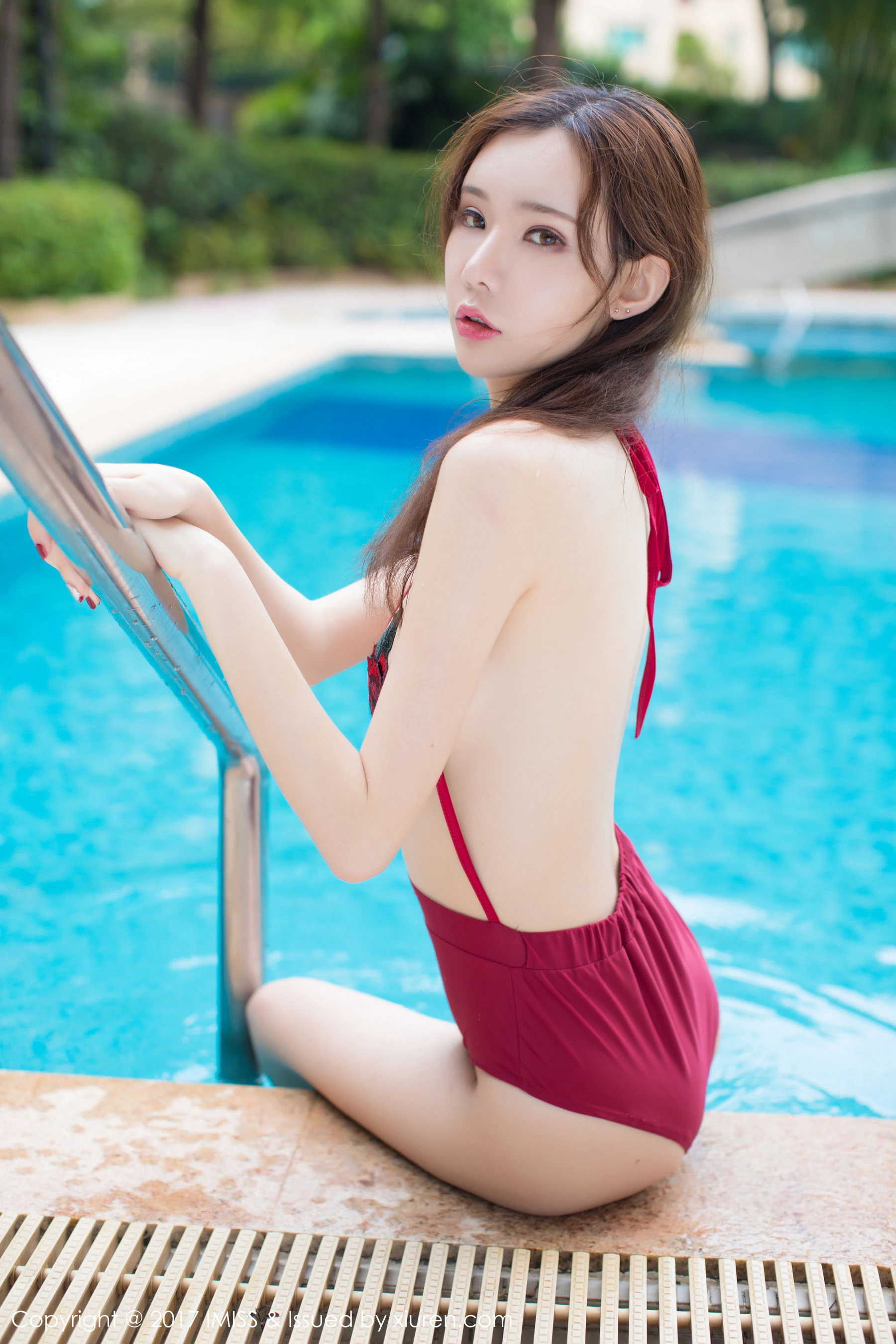 萌琪琪Irene《泳池湿身》 爱蜜社IMiss VOL.205