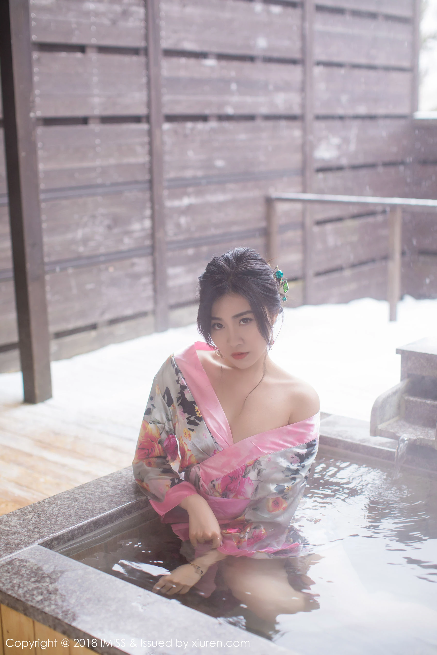 许诺Sabrina《浴池和服+蕾丝美腿》 爱蜜社IMiss Vol.221