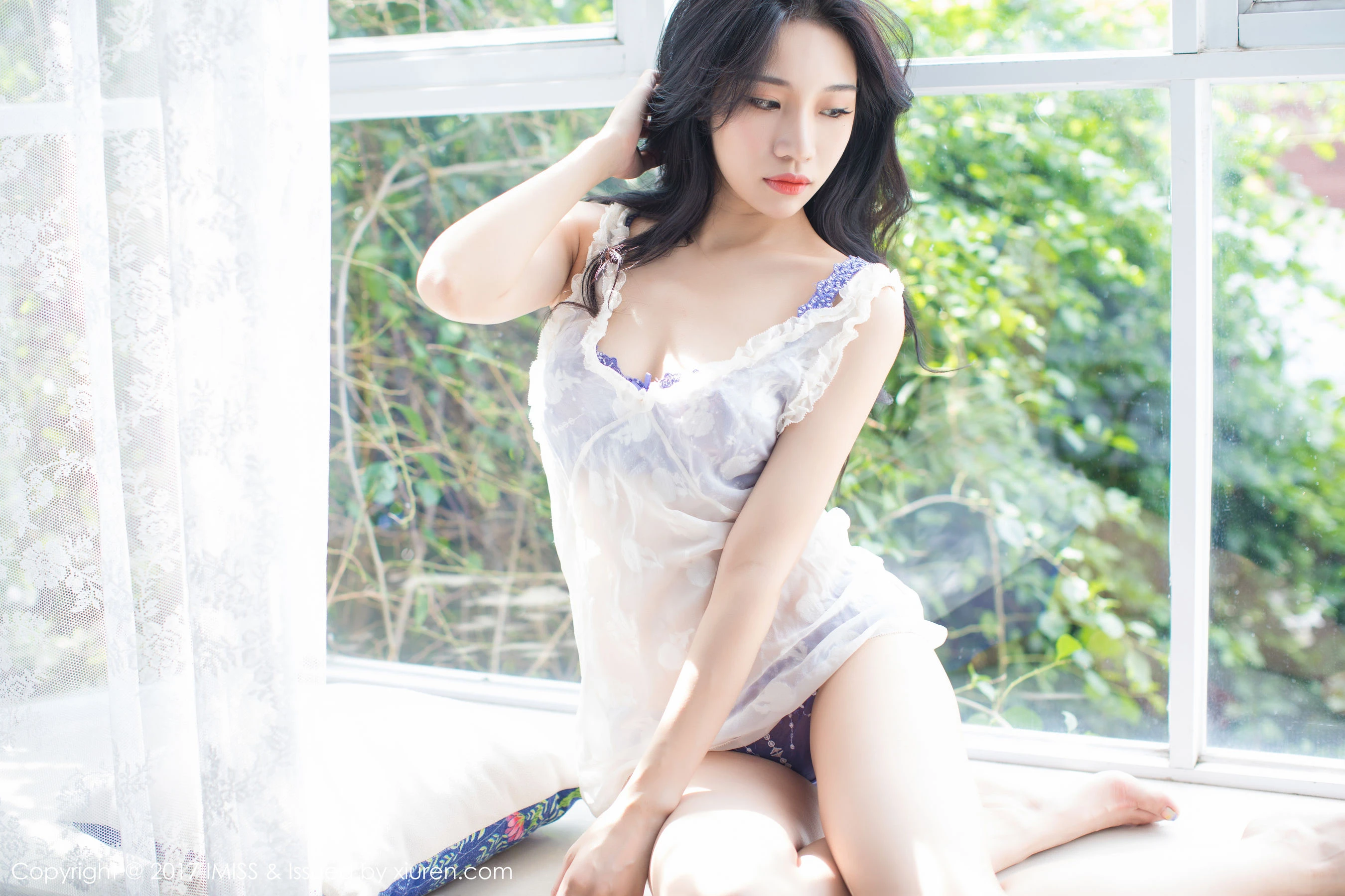 小狐狸Sica《黑丝蕾丝与美腿的上演极度诱惑》 爱蜜社IMiss Vol.187