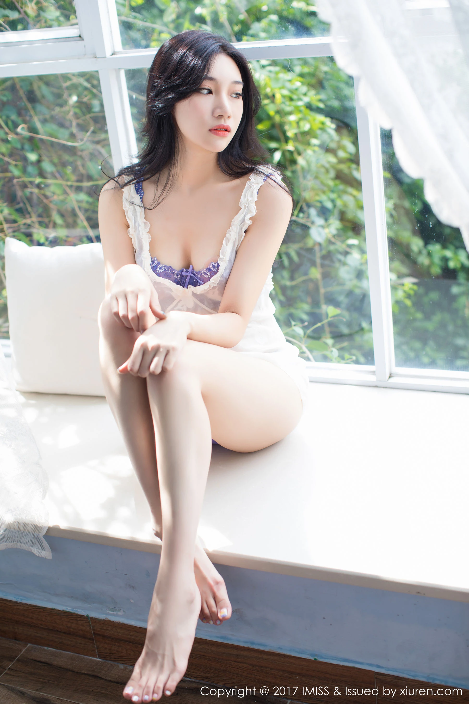 小狐狸Sica《黑丝蕾丝与美腿的上演极度诱惑》 爱蜜社IMiss Vol.187