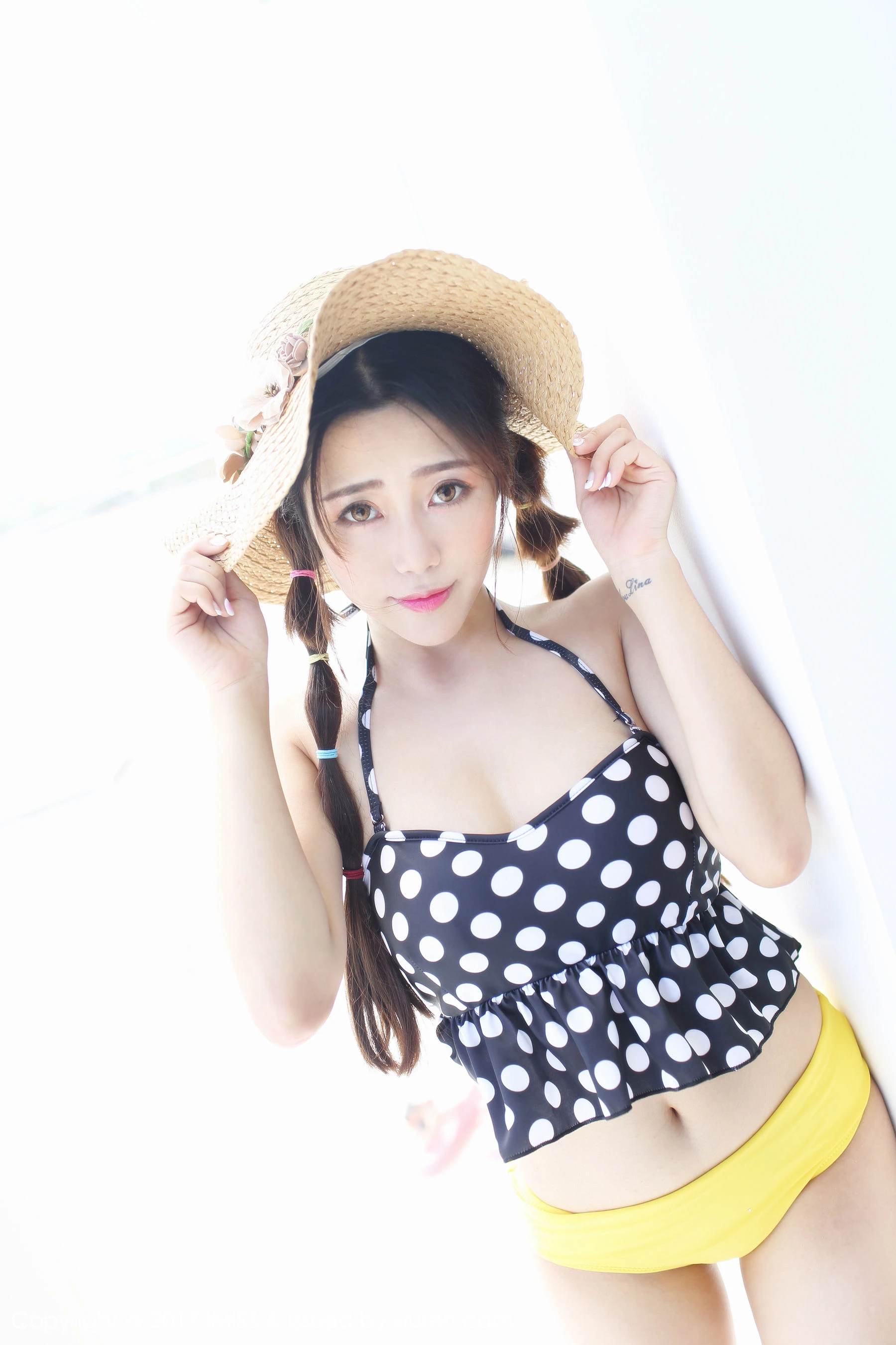 兜豆靓Youlina《长滩旅拍第1套》 爱蜜社 VOL.152