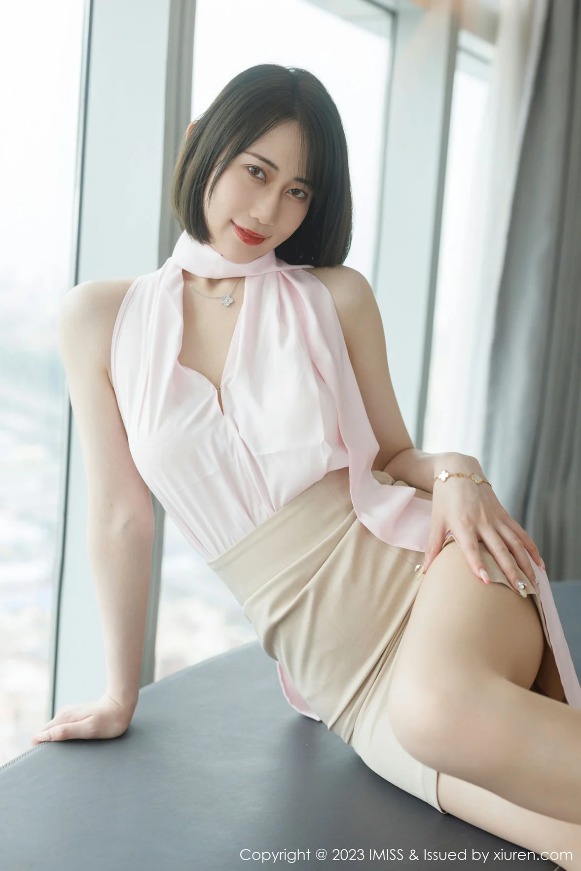 爱蜜社 Vol.736 瑞妤 清纯甜美性感写真 [52P]