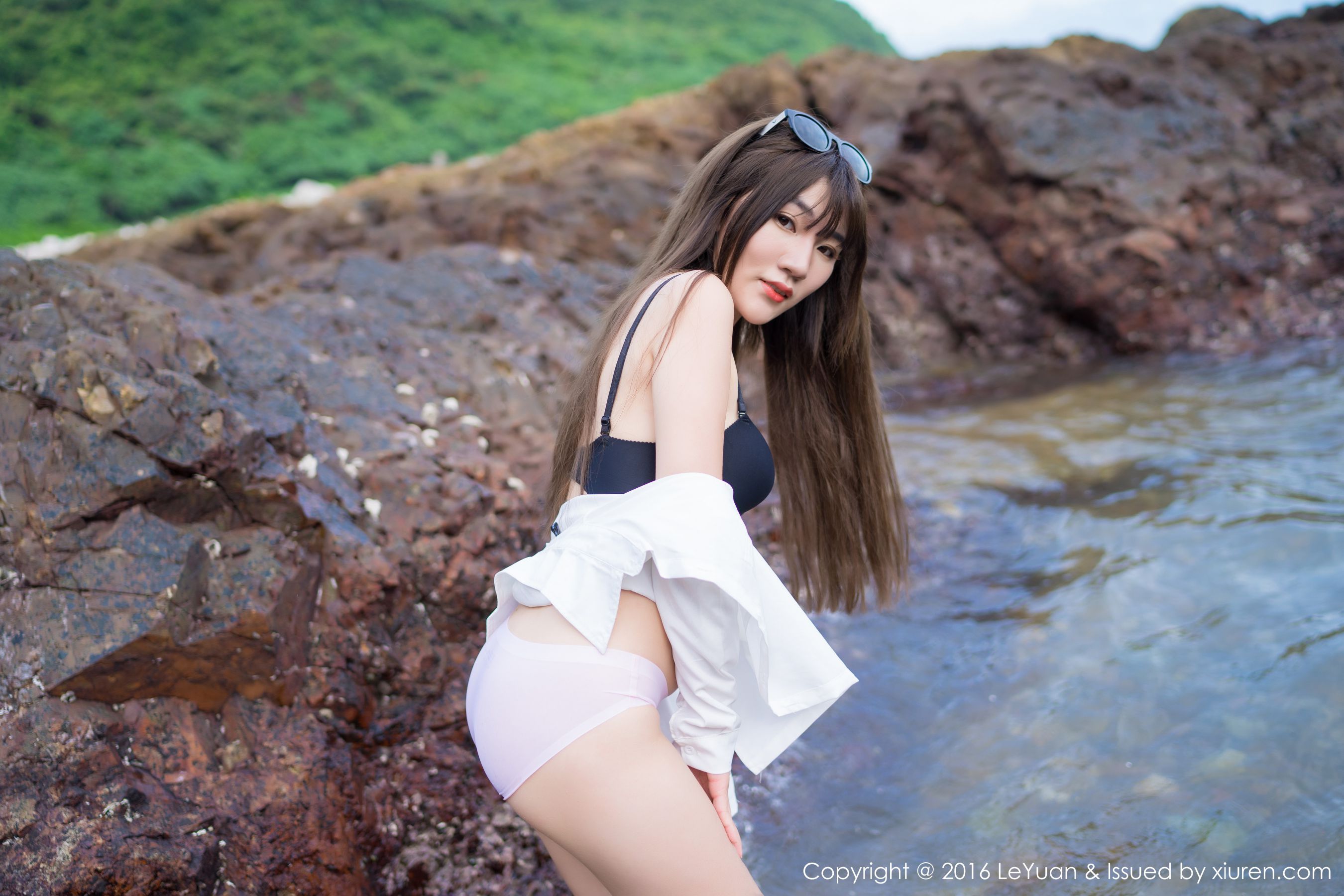 冷不丁《比基尼+白衬衫诱惑》 星乐园LeYuan Vol.012 [52P]