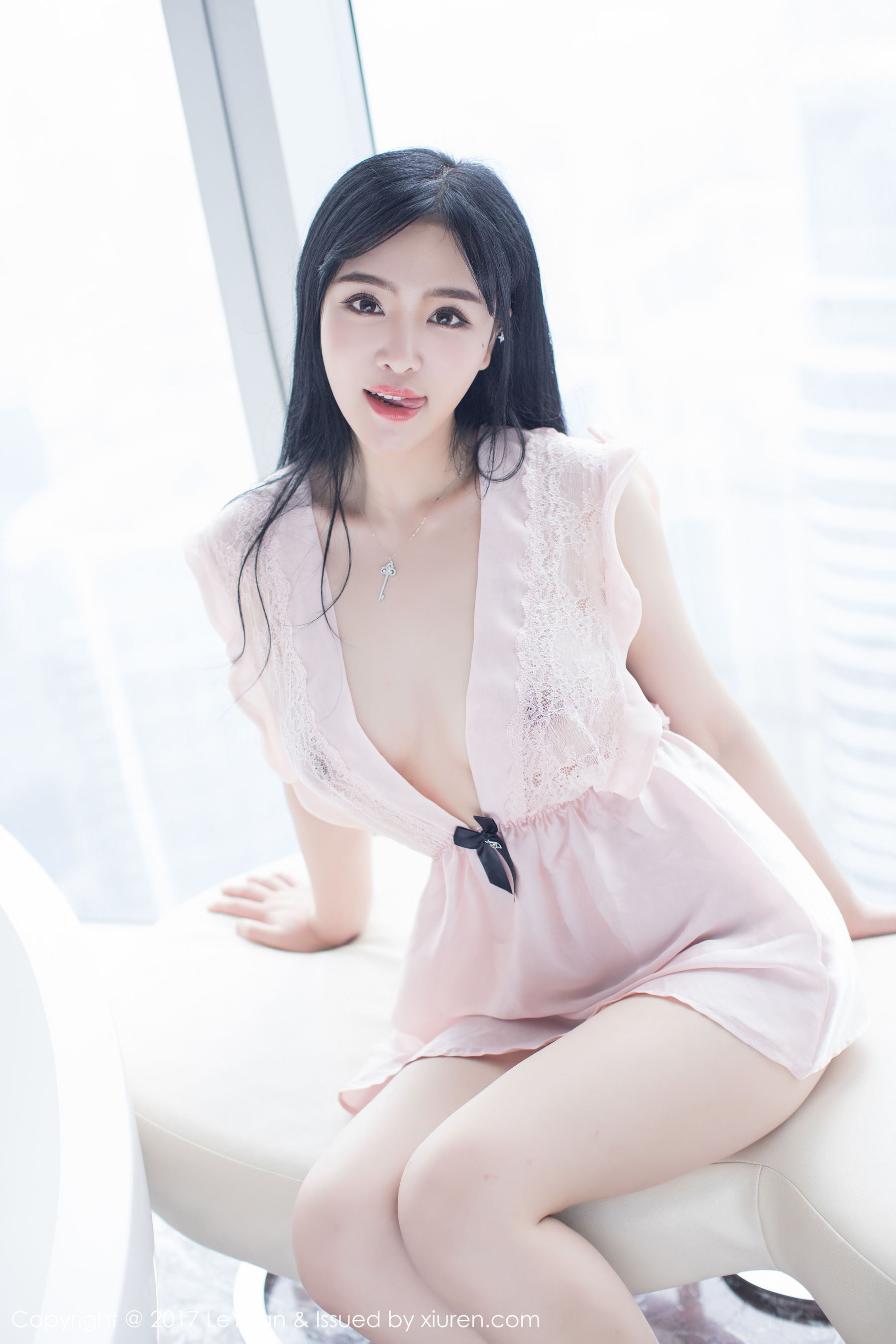 刘钰儿《粉嫩睡衣+白丝诱惑》 LeYuan 星乐园 VOL.046 [46P]