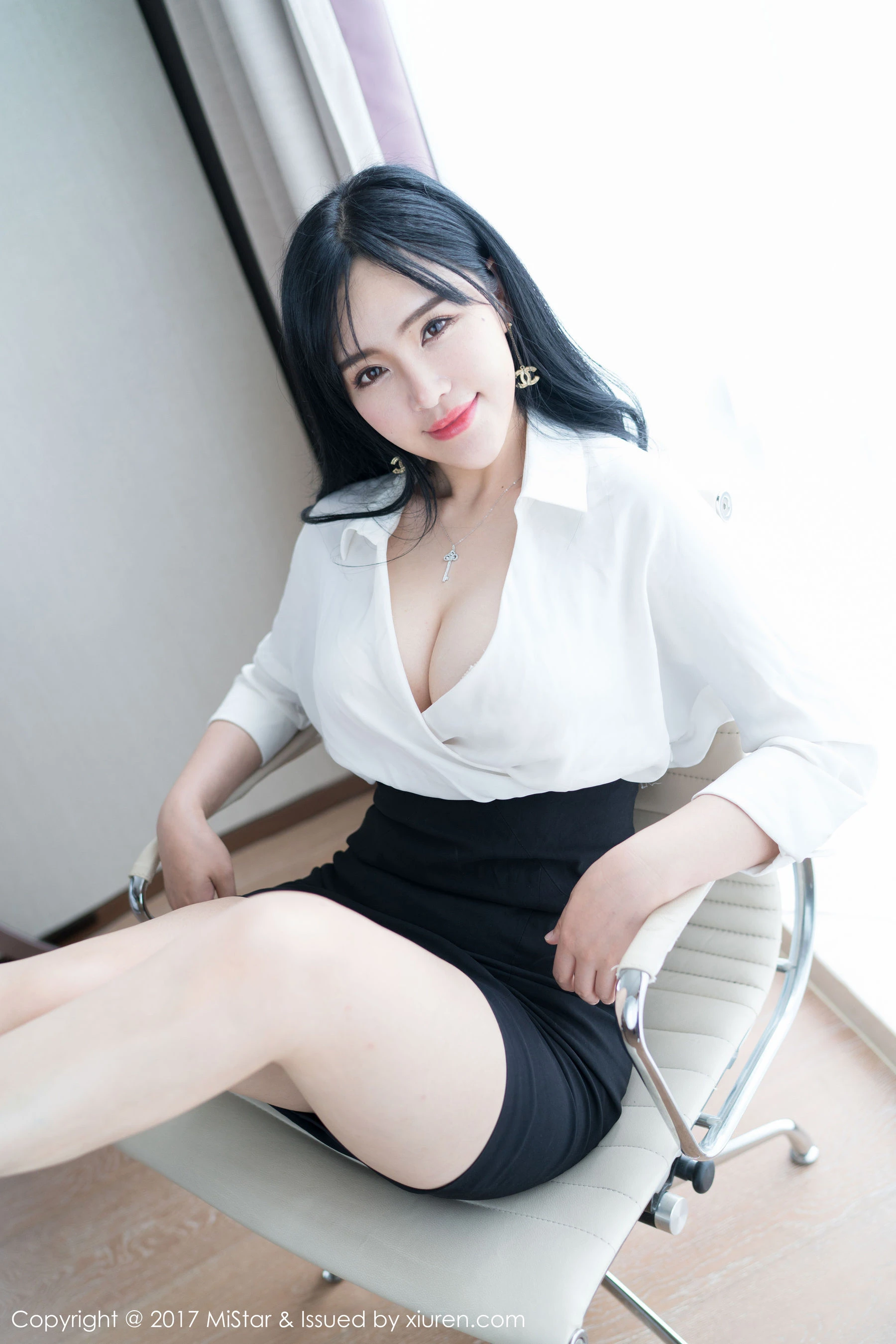 刘钰儿《性感OL秘书系列》 魅妍社 VOL.172