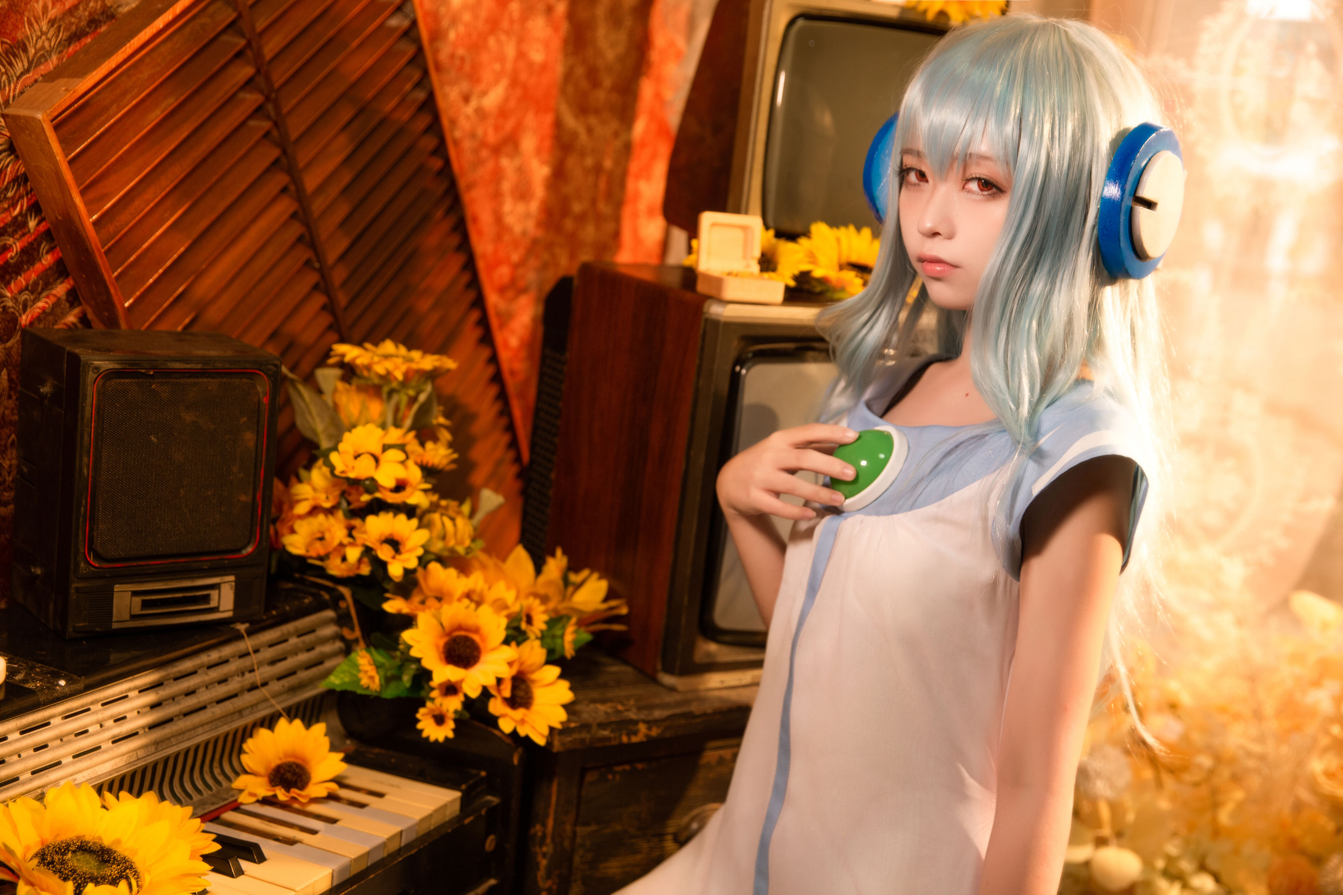 动漫博主G44不会受伤 – 八音盒 [12P]