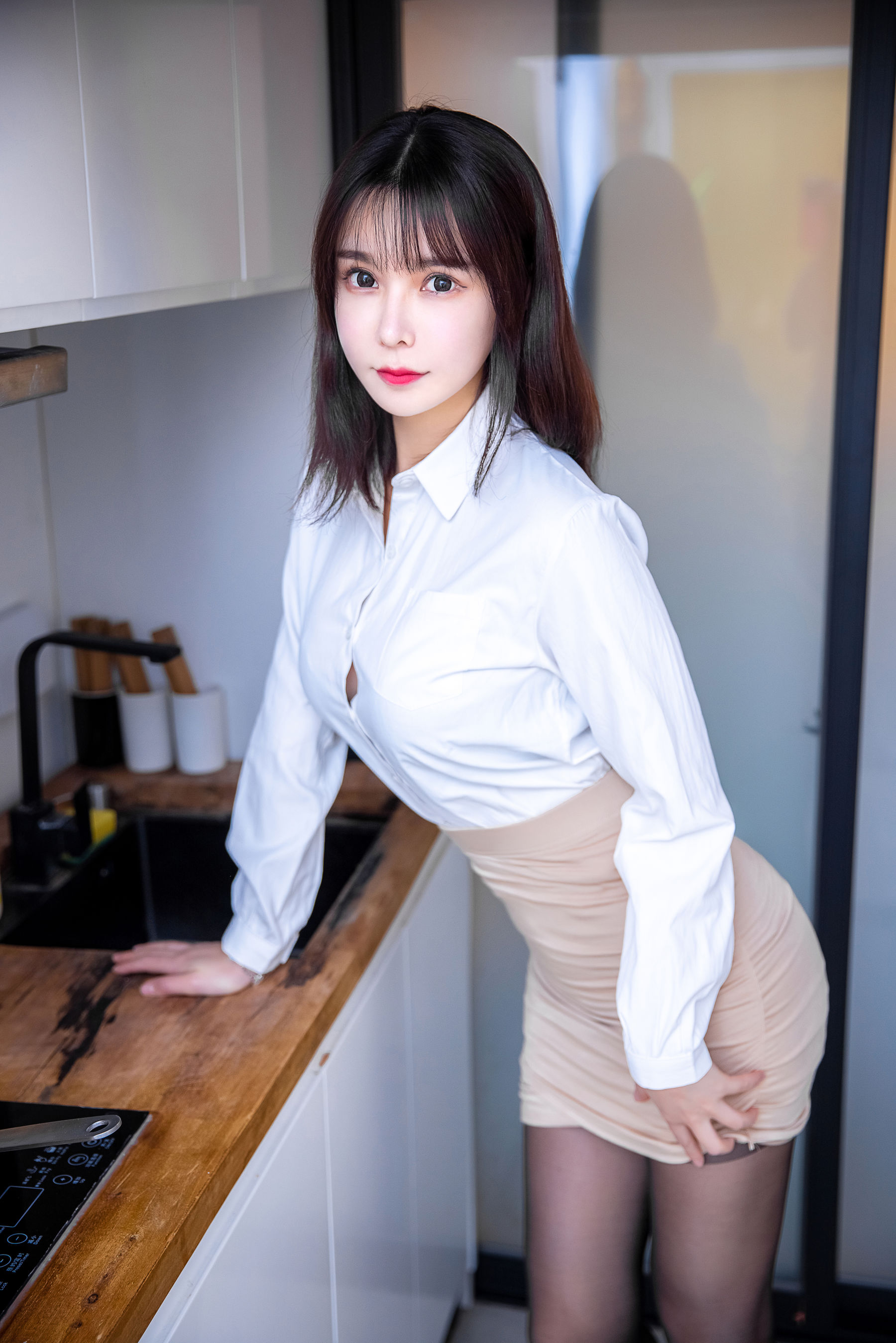 亚马逊鲶鱼 – OL下班后 [31P]