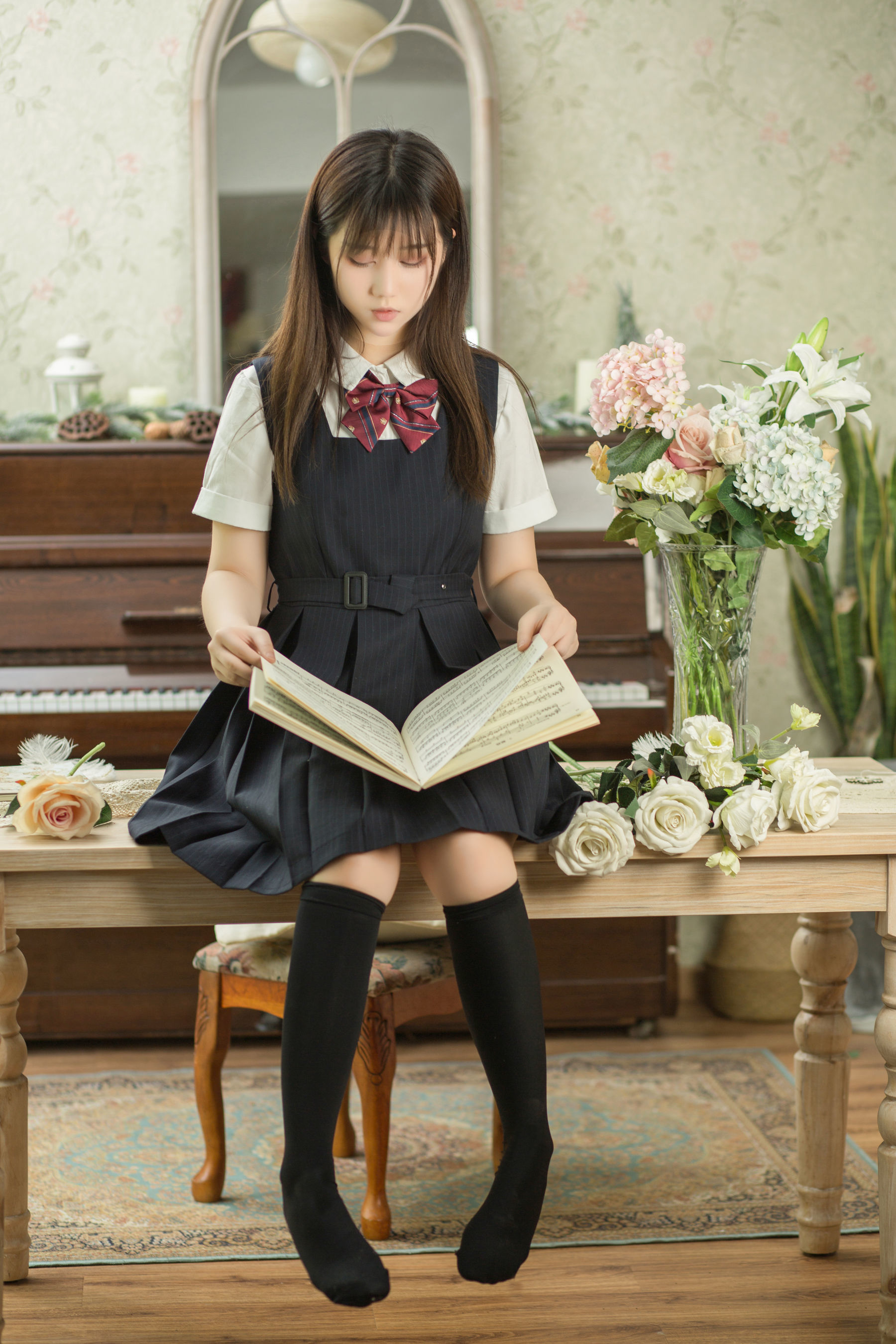 [萝莉COS] 微博福利姬镜酱 – 不知梦 制服 [38P]