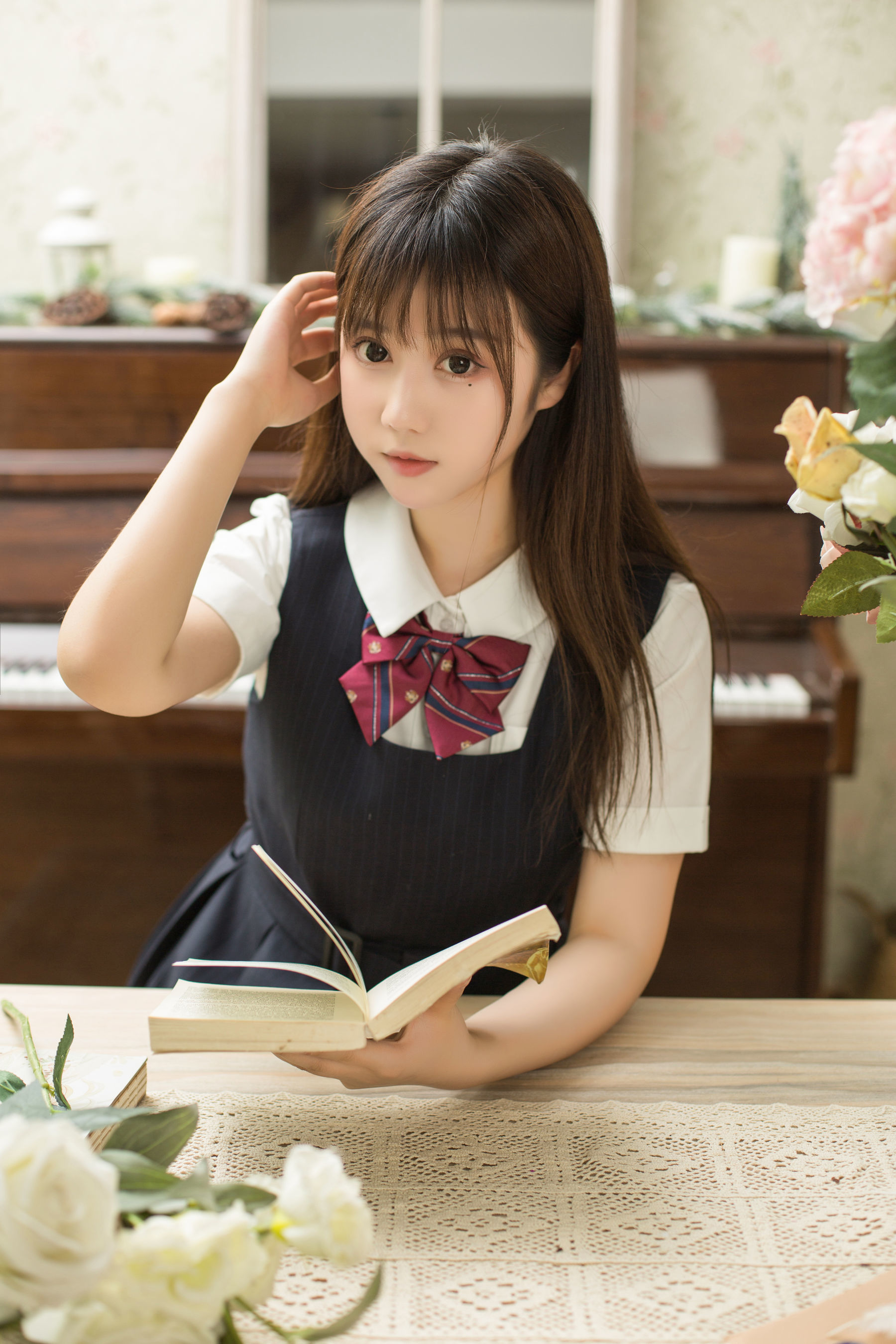 [萝莉COS] 微博福利姬镜酱 – 不知梦 制服 [38P]