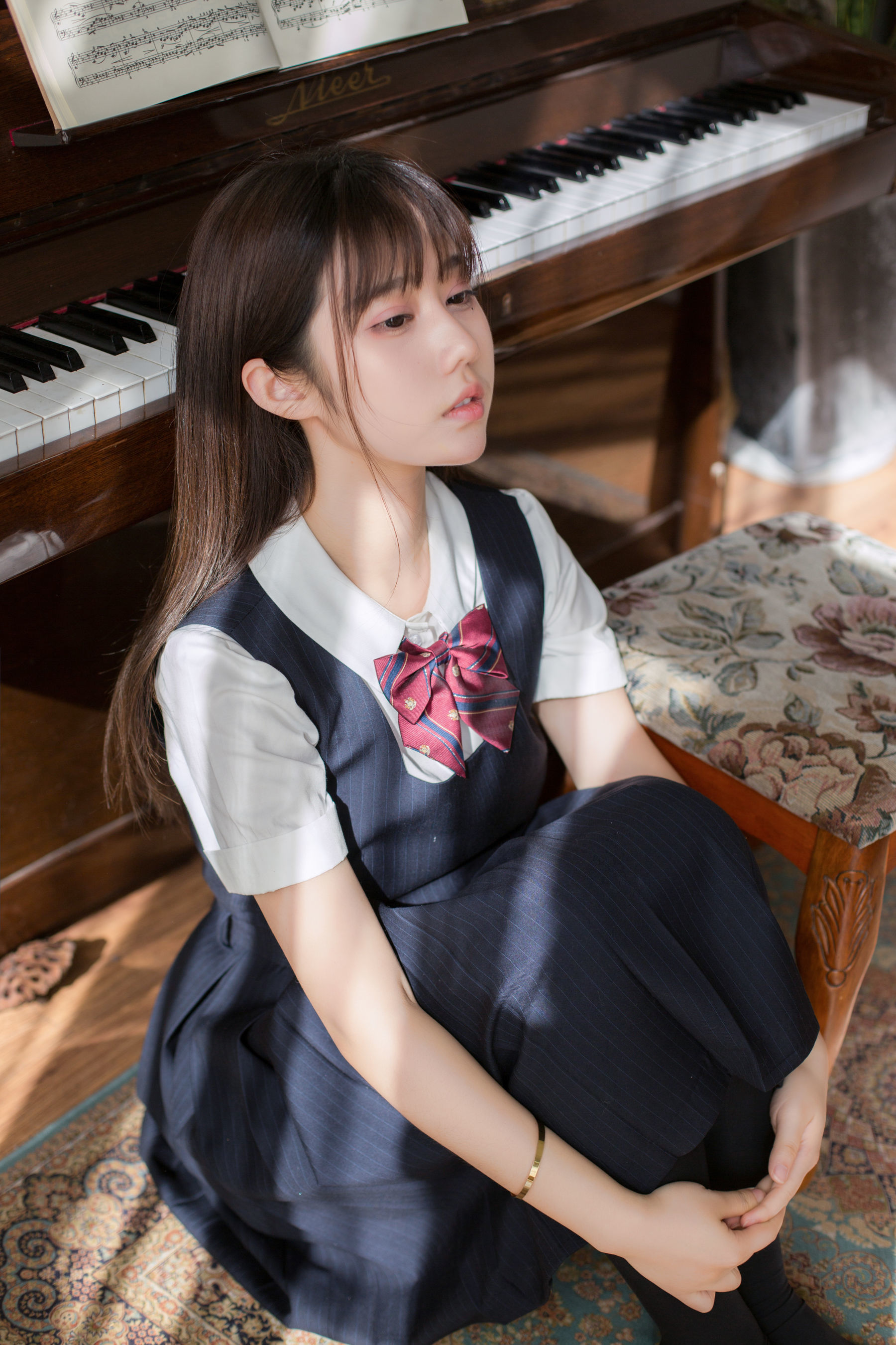 [萝莉COS] 微博福利姬镜酱 – 不知梦 制服 [38P]