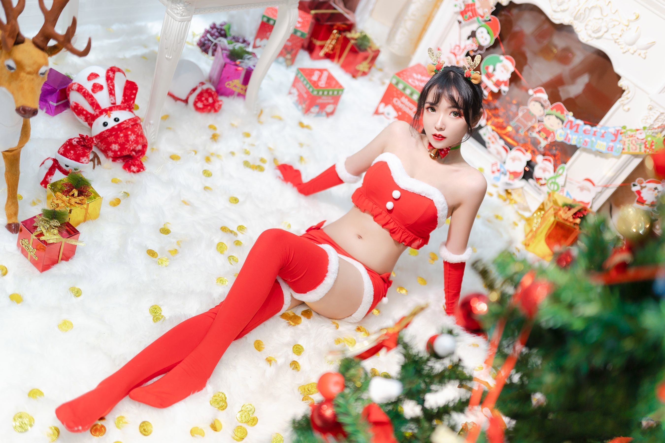 Coser小姐姐妍子坚不可摧 圣诞礼物 [9P]