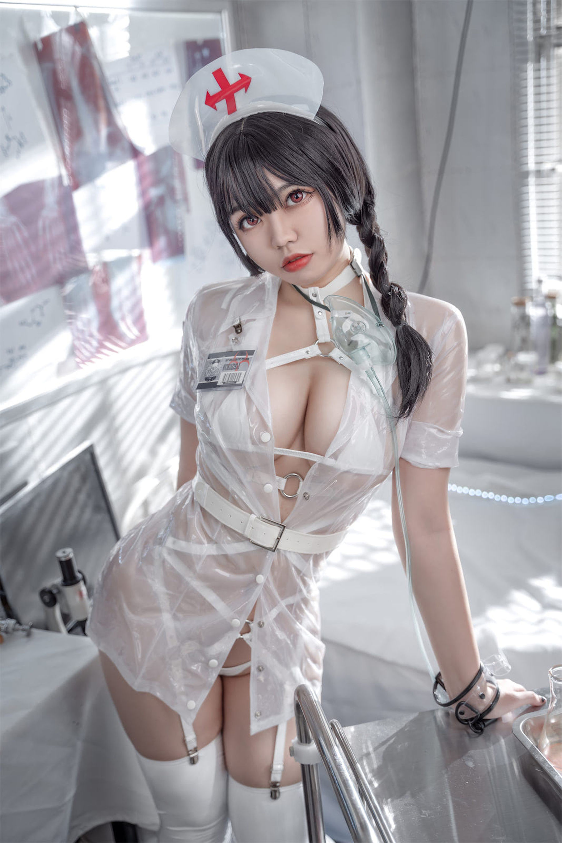 啊日日_Ganlory – 未来白色护士 [52P]