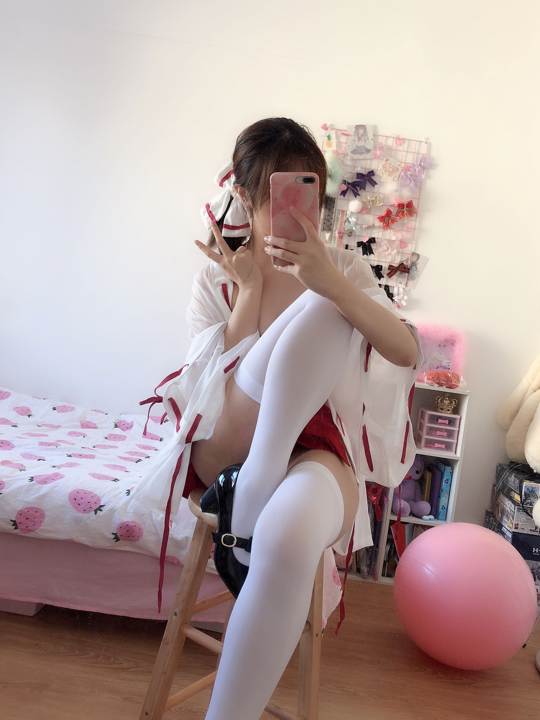 [Cosplay写真] 动漫博主雯妹 – 自拍本（1号本）巫女 [17P]
