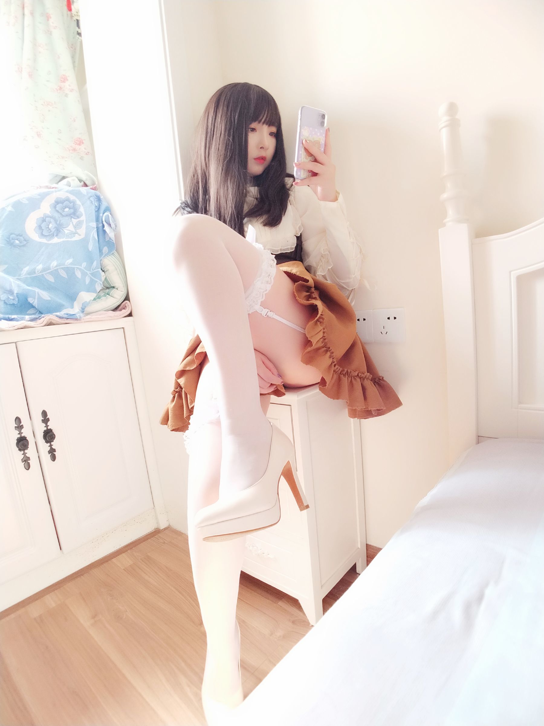 二次元美女古川kagura – 蕾丝长筒吊带丝袜 [38P]