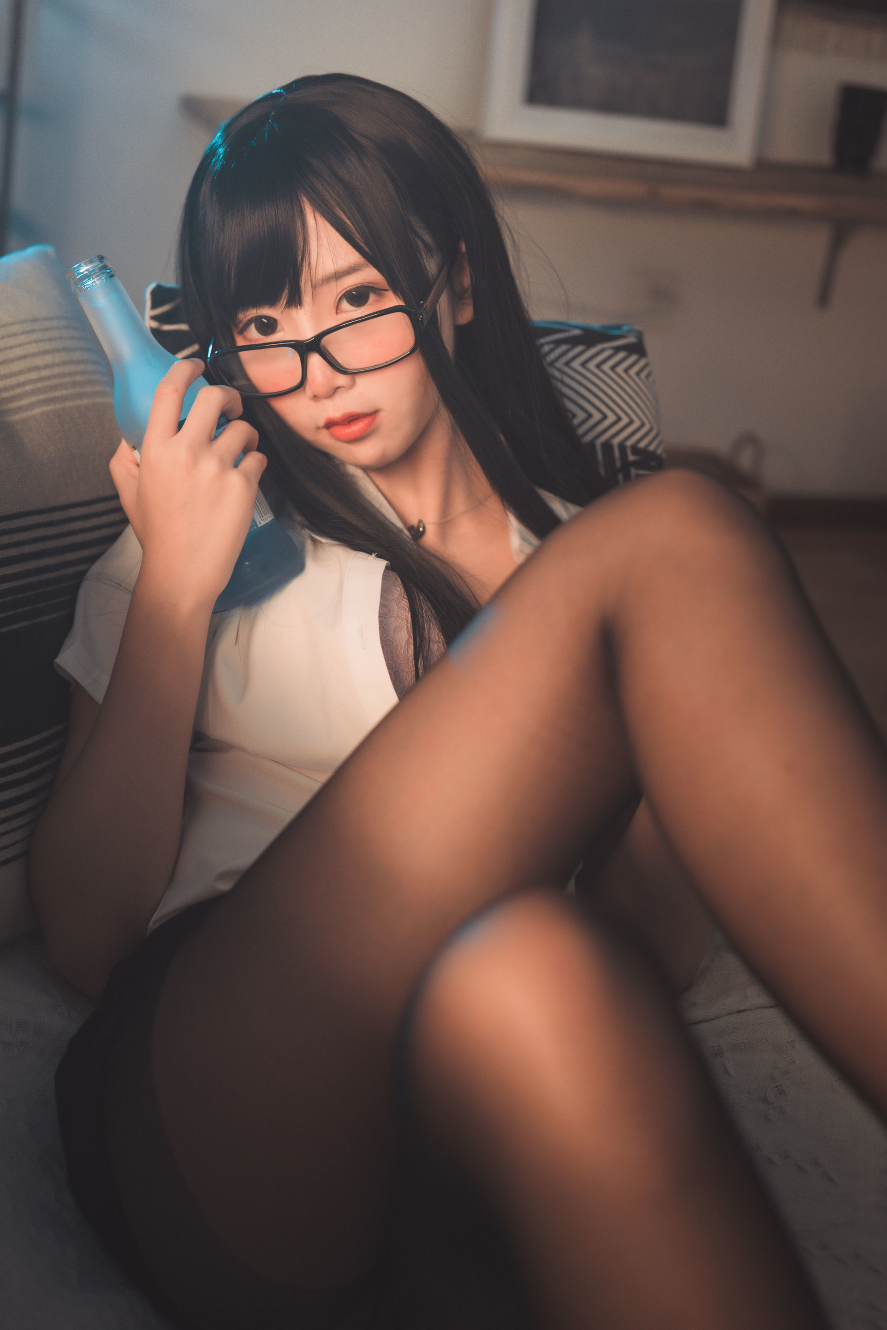 [萝莉COS] 面饼仙儿 – 黑丝OL [26P]