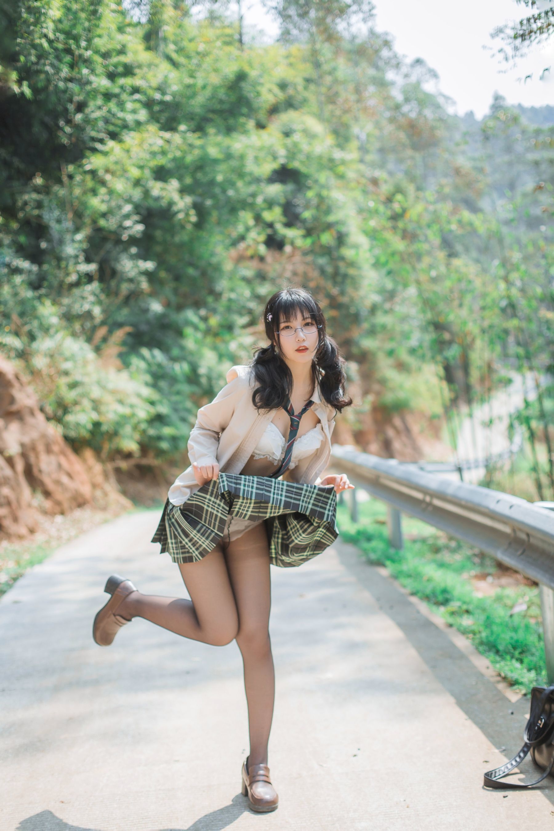 [萝莉COS] 逐月su – 乡间小路 [45P]