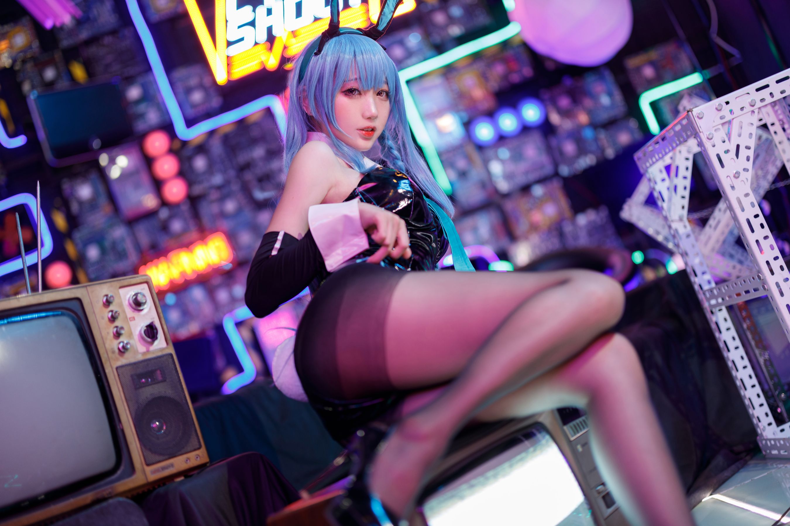 周叽是可爱兔兔 – 树城兔女郎 [28P]