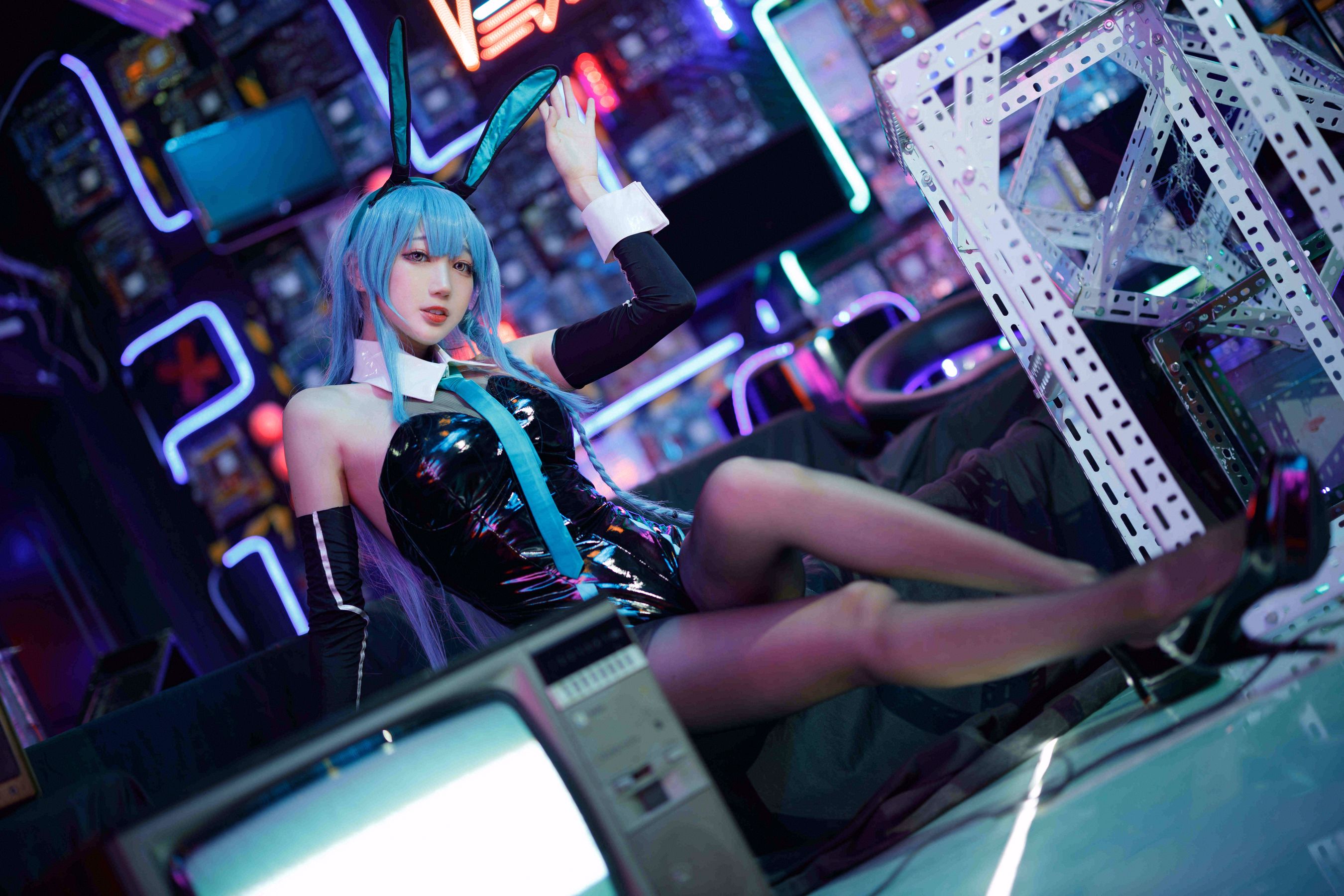 周叽是可爱兔兔 – 树城兔女郎 [28P]