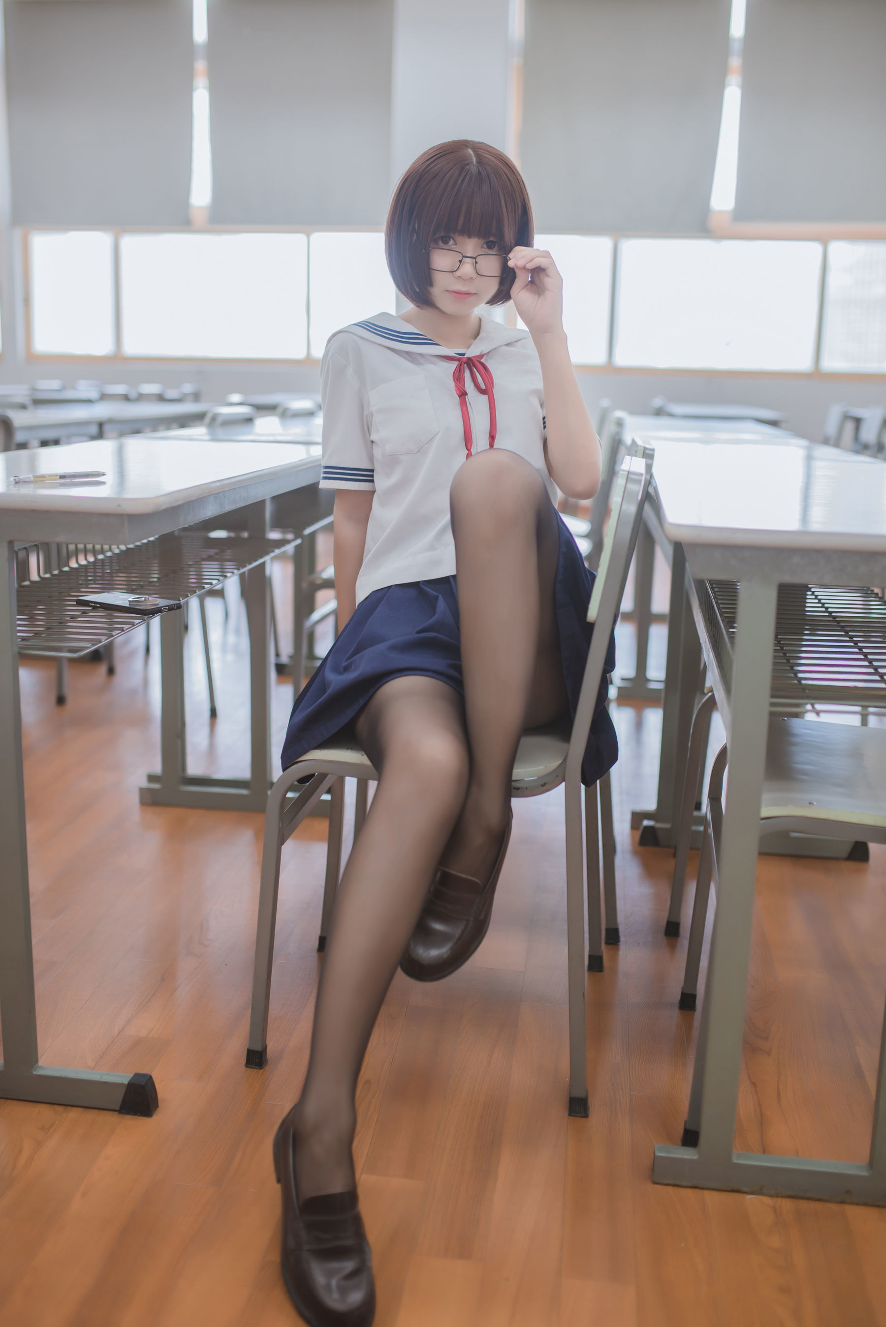 [萝莉COS] 白金Saki – 蘑菇头黑丝JK [26P]
