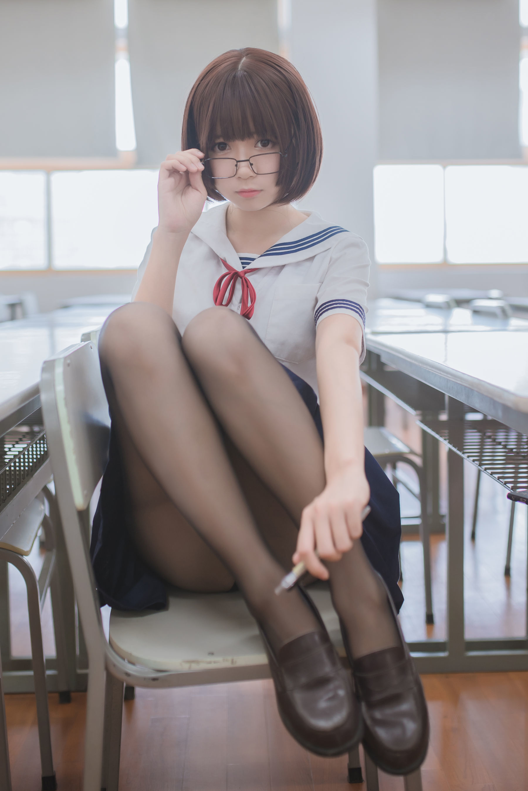 [萝莉COS] 白金Saki – 蘑菇头黑丝JK [26P]