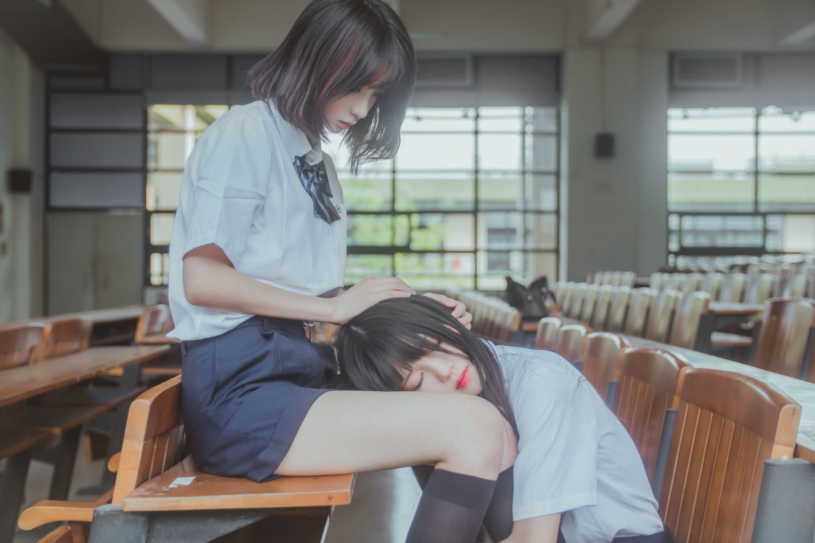 [萝莉COS] 桜桃喵&疯猫ss《JK百合》 [43P]