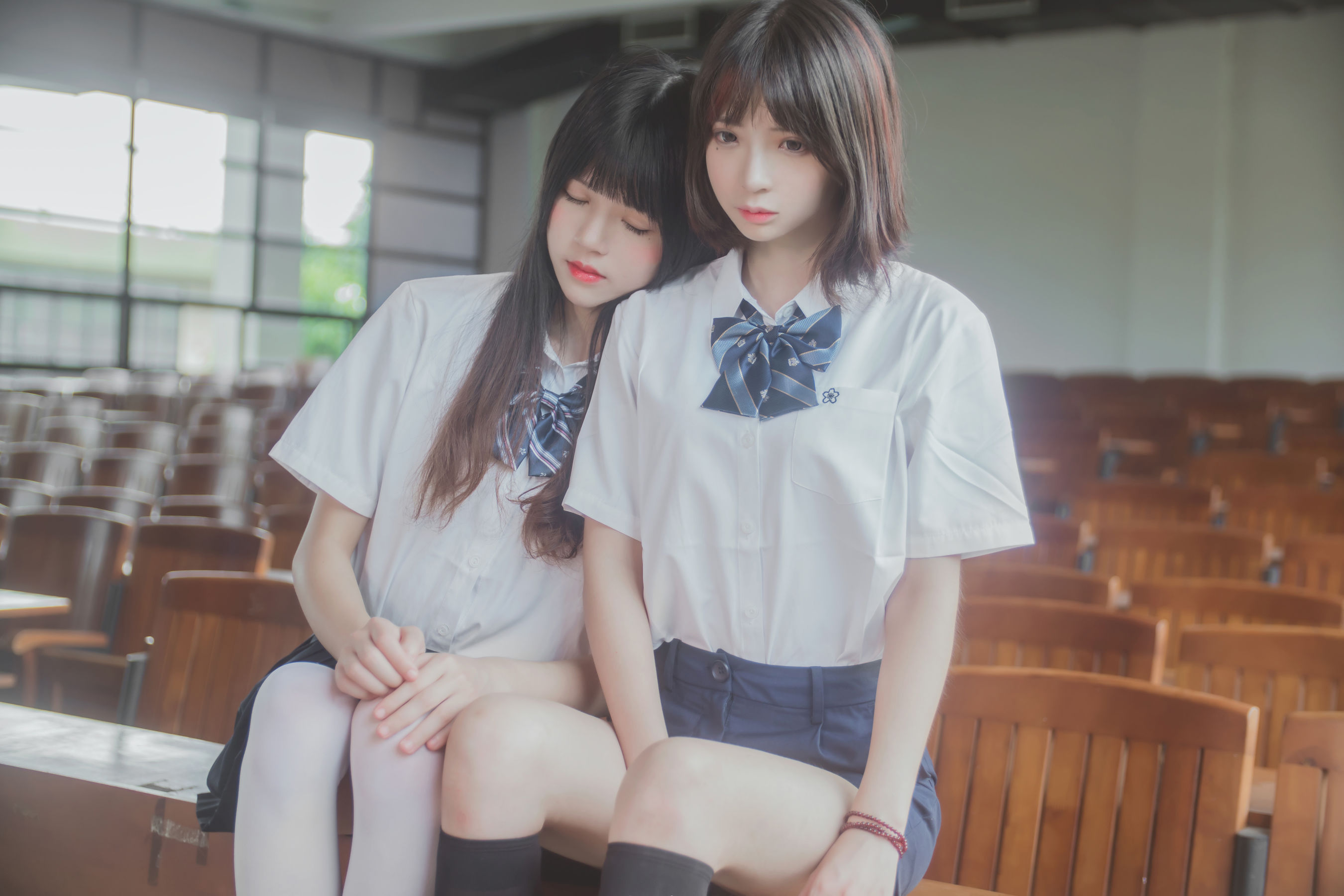 [萝莉COS] 桜桃喵&疯猫ss《JK百合》 [43P]