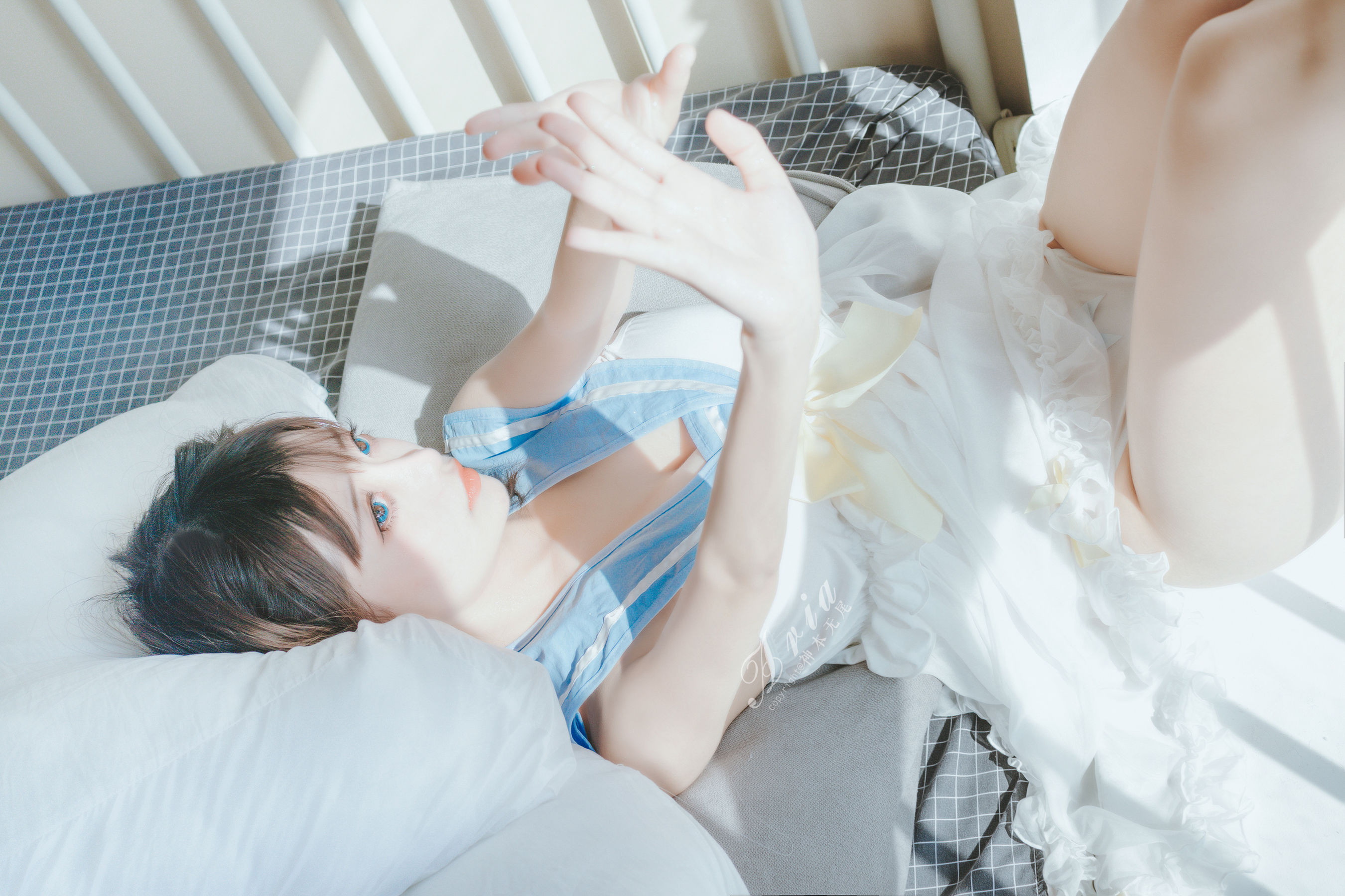 神本无尾_Aria – 蓝色睡裙 [9P]