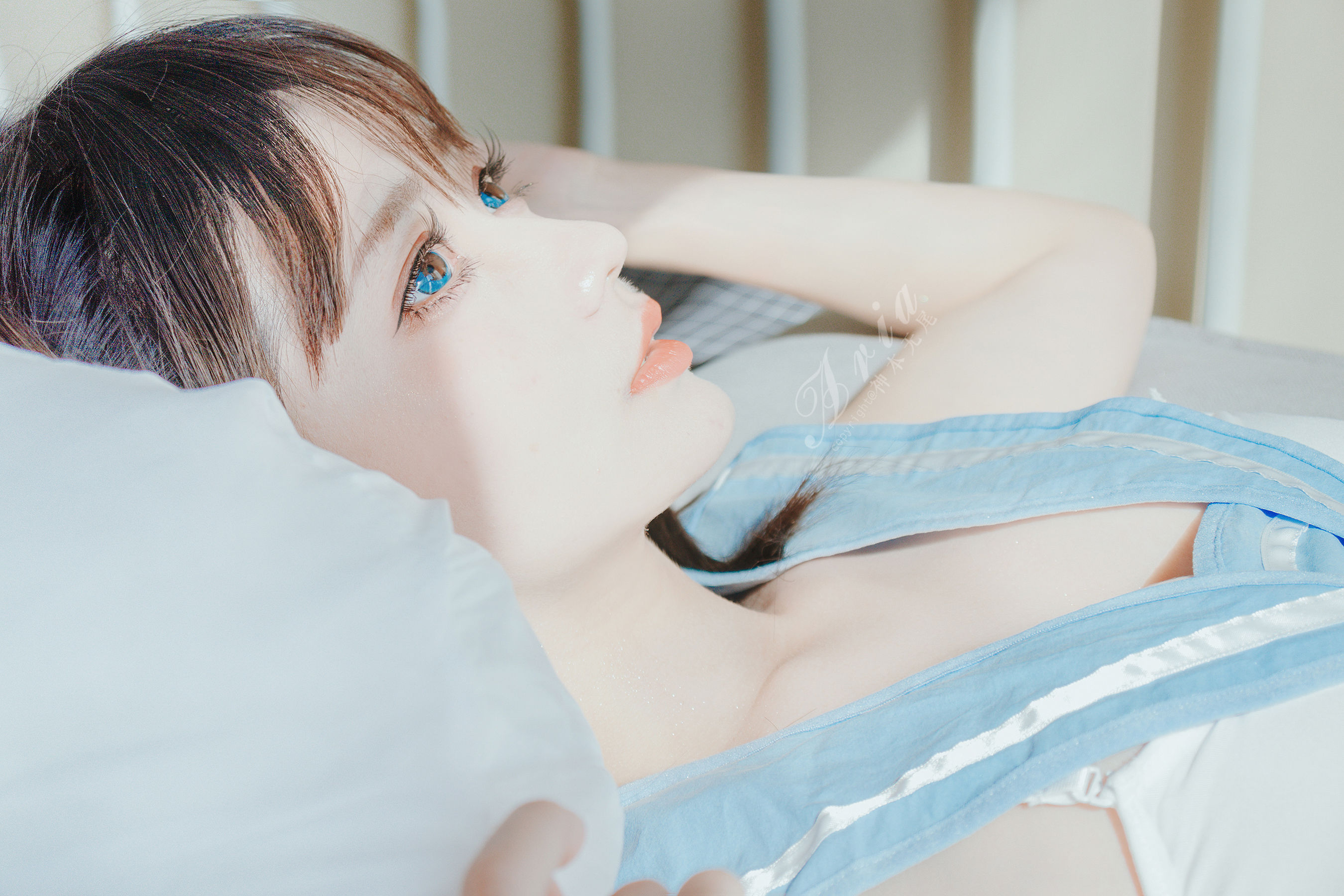 神本无尾_Aria – 蓝色睡裙 [9P]