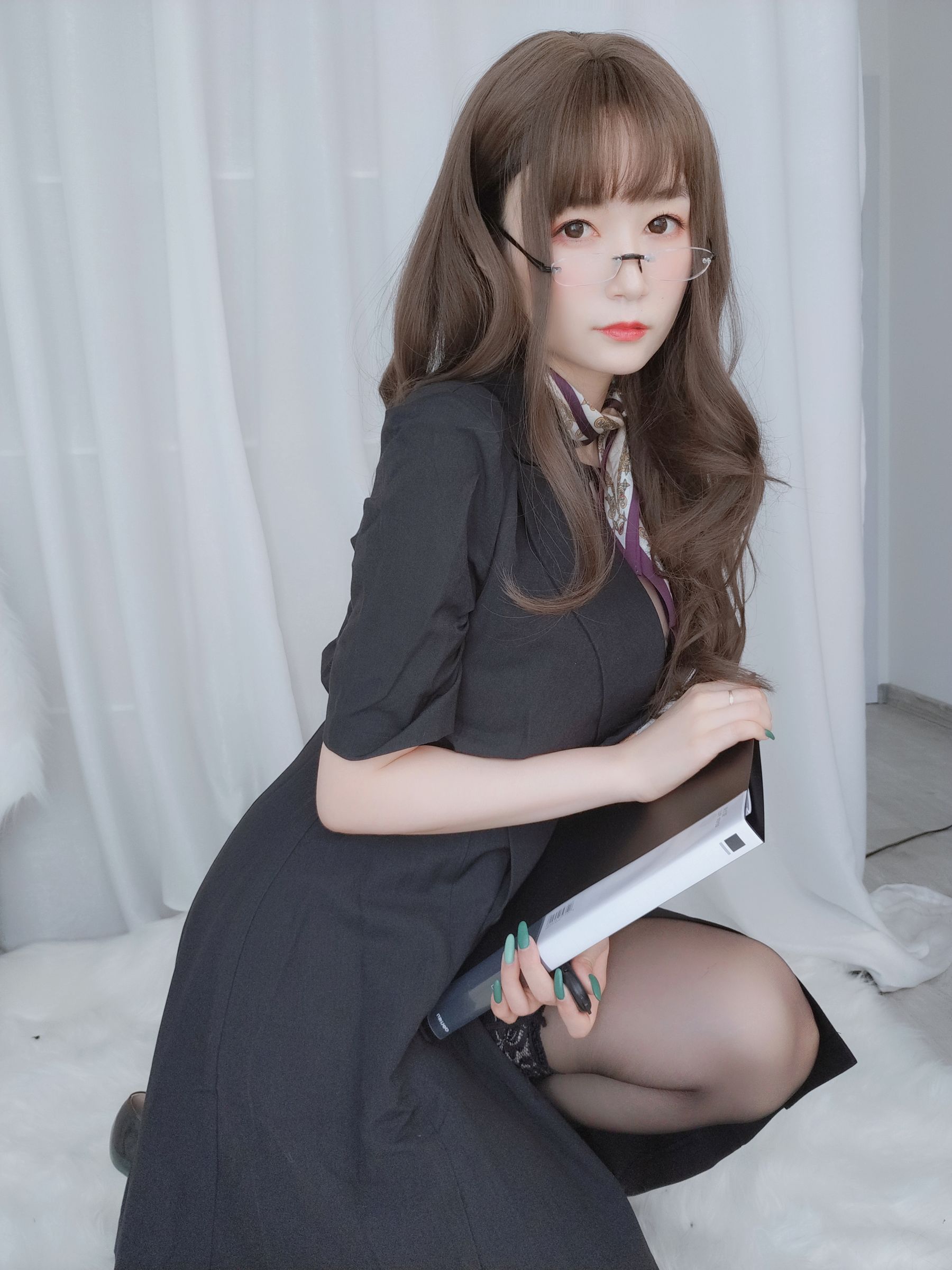 Coser小姐姐白银 – OL下的内衣 [115P]