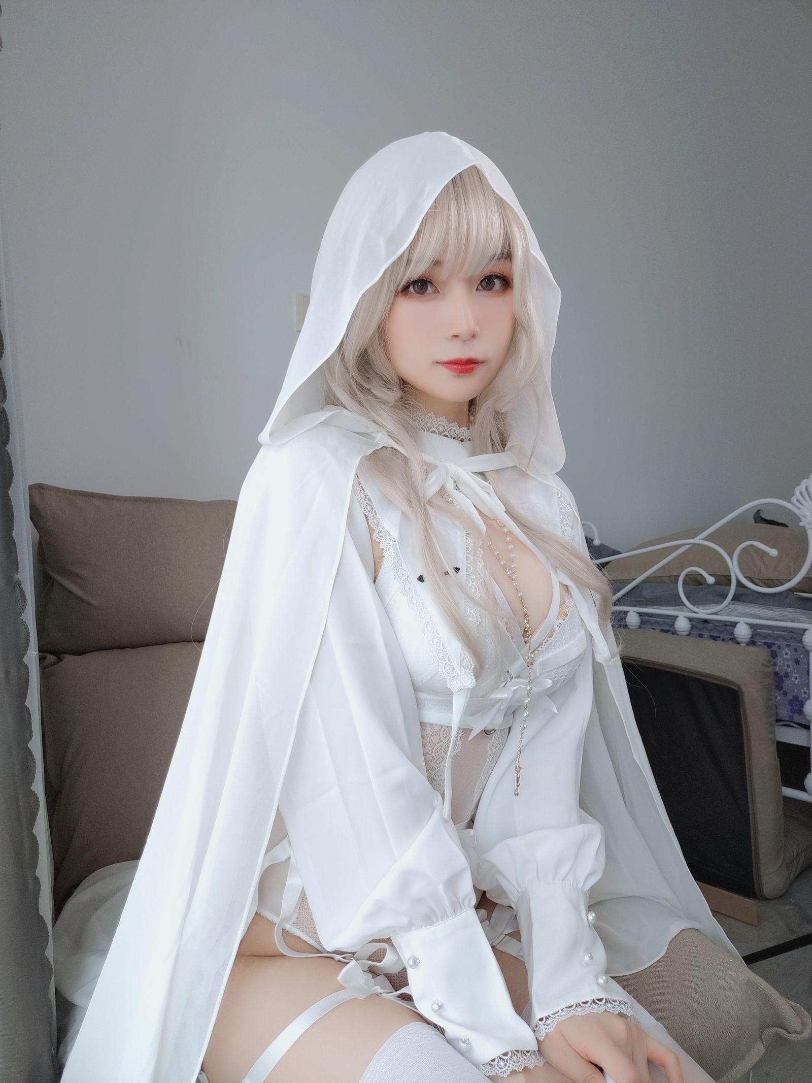 [萝莉COS] 白银 – 纯白圣女 [56P]
