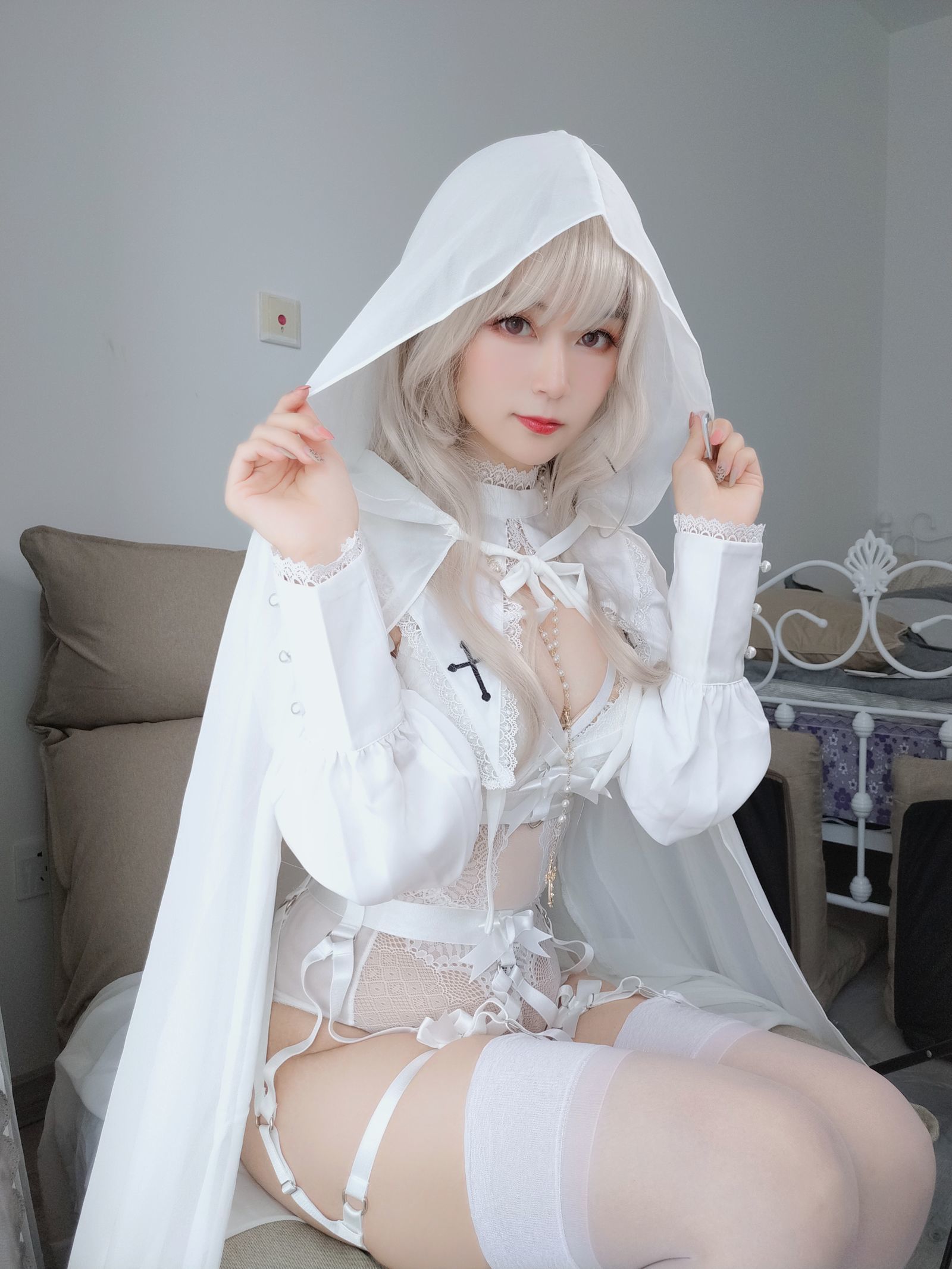 [萝莉COS] 白银 – 纯白圣女 [56P]