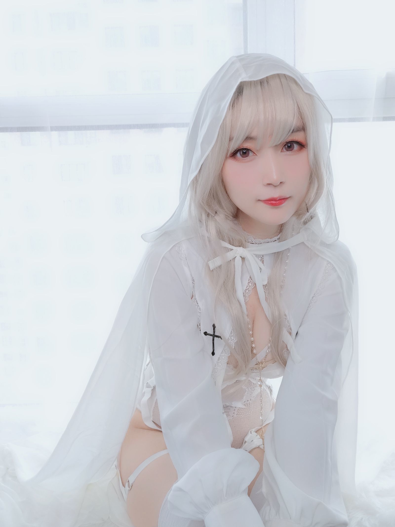 [萝莉COS] 白银 – 纯白圣女 [56P]