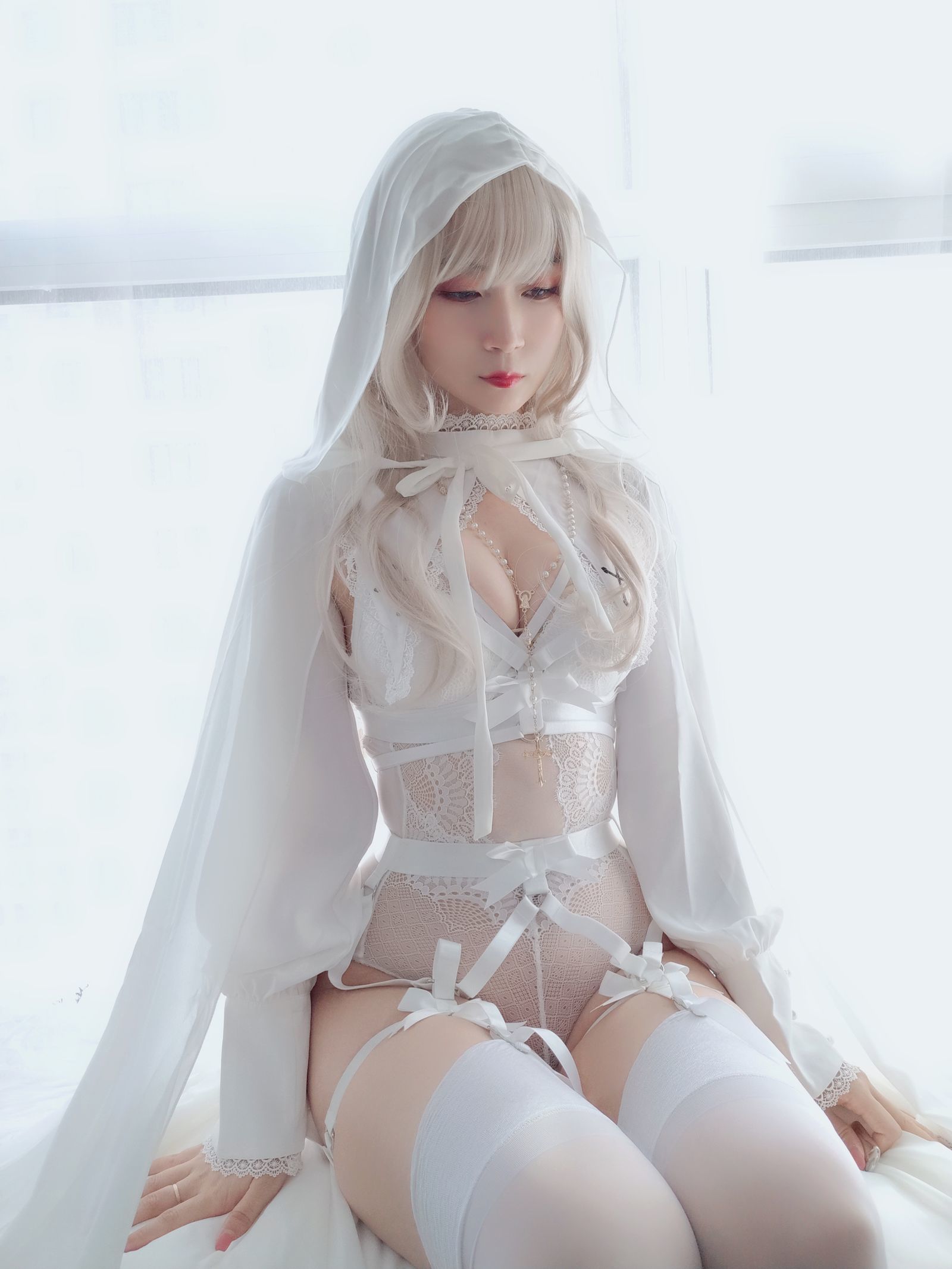 [萝莉COS] 白银 – 纯白圣女 [56P]