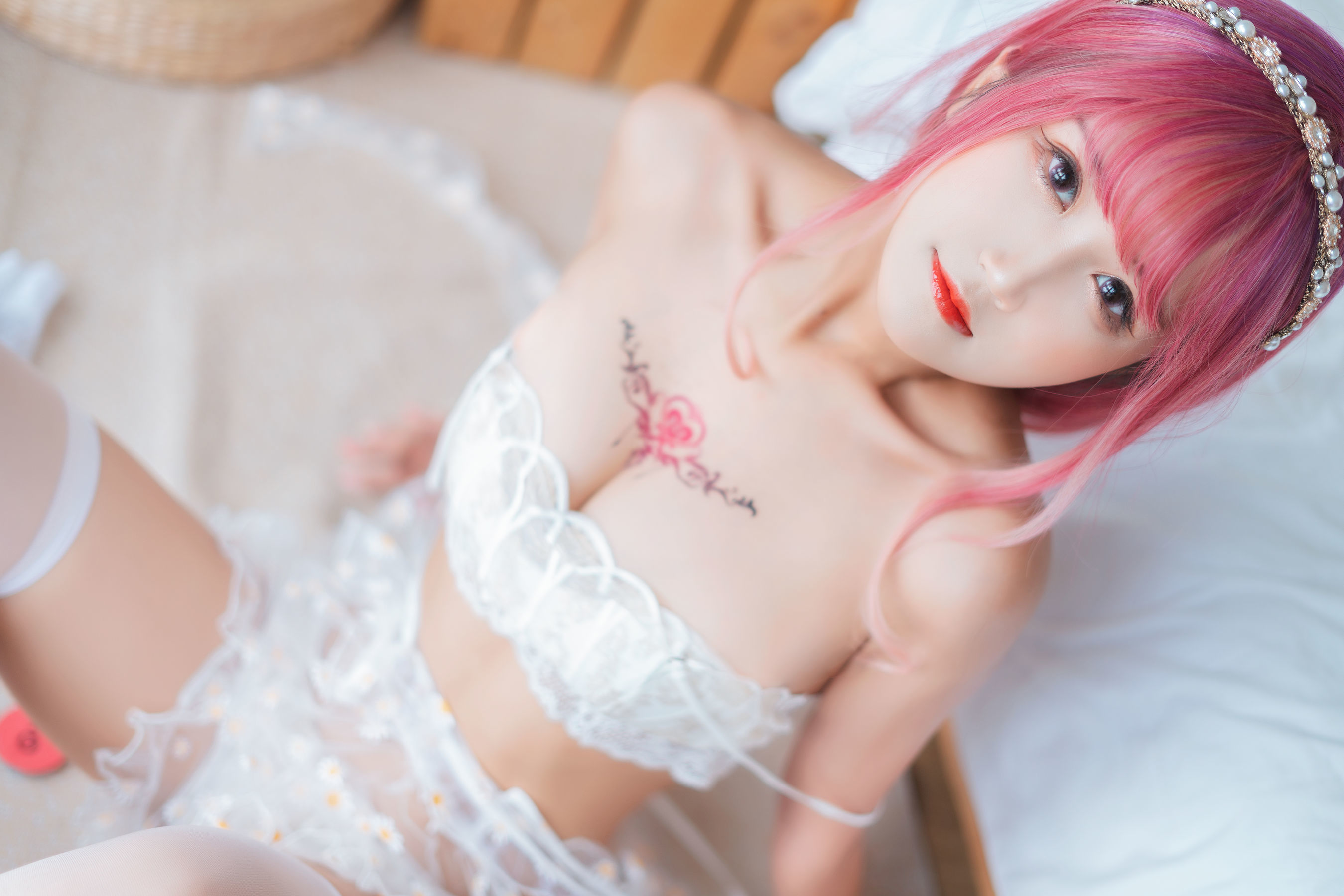 微博妹子三度_69 – 雏菊围裙 [22P]
