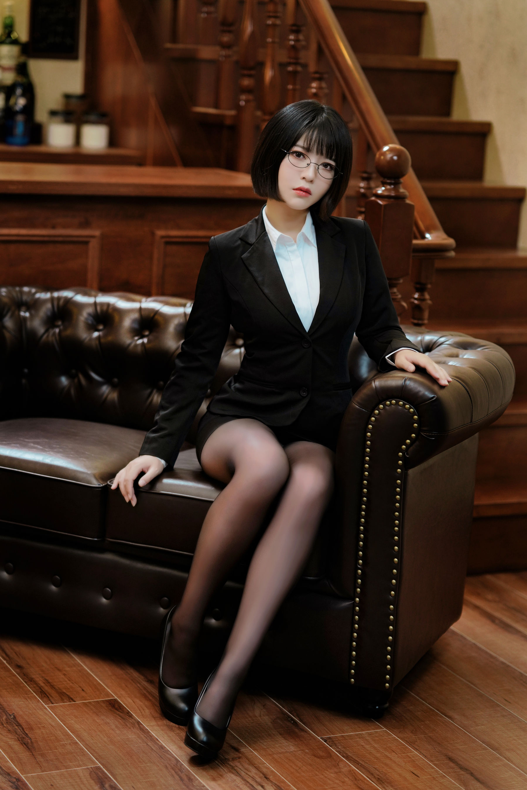 半半子 – OL様 [37P]
