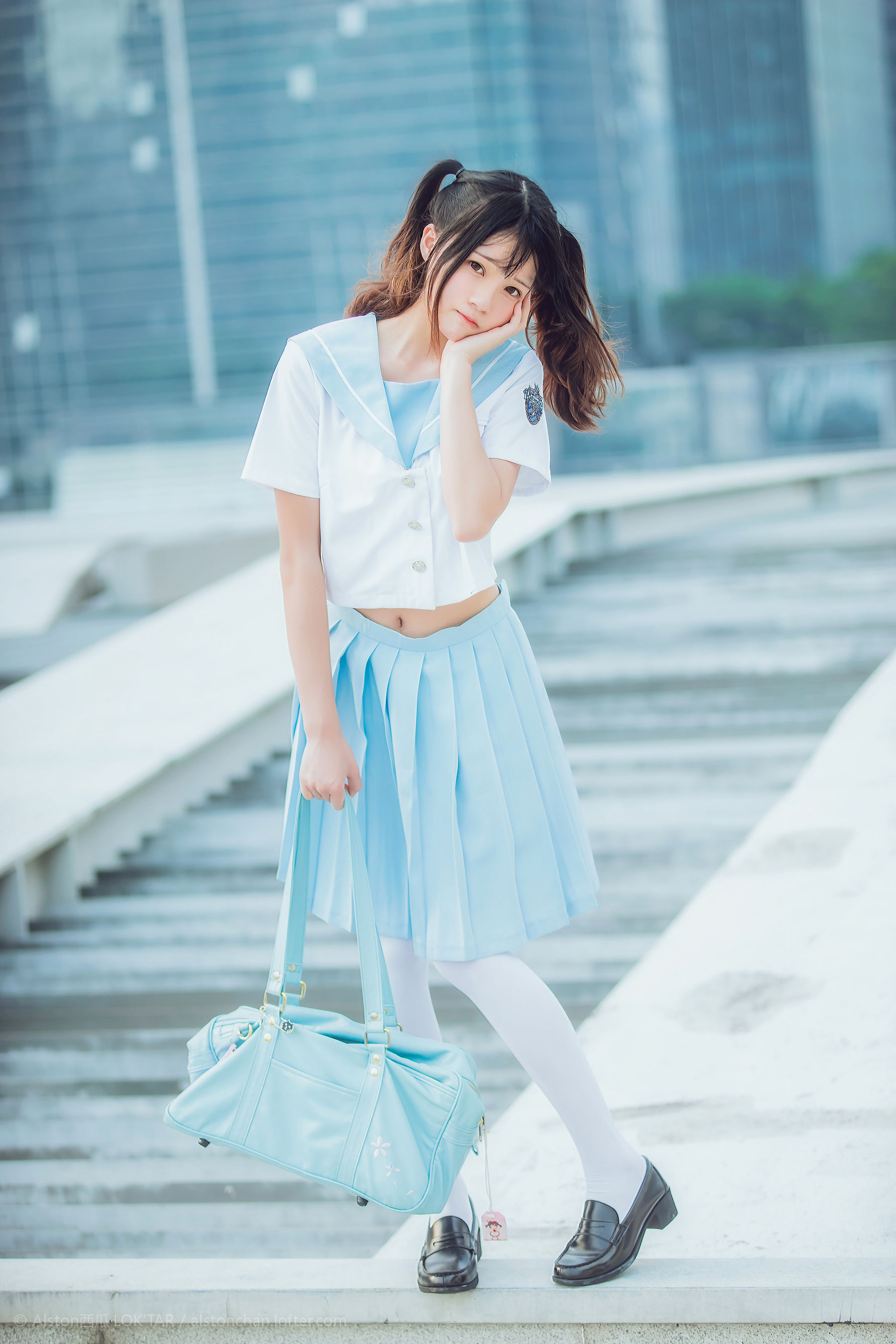 桜桃喵 穿制服的样子 [10P]