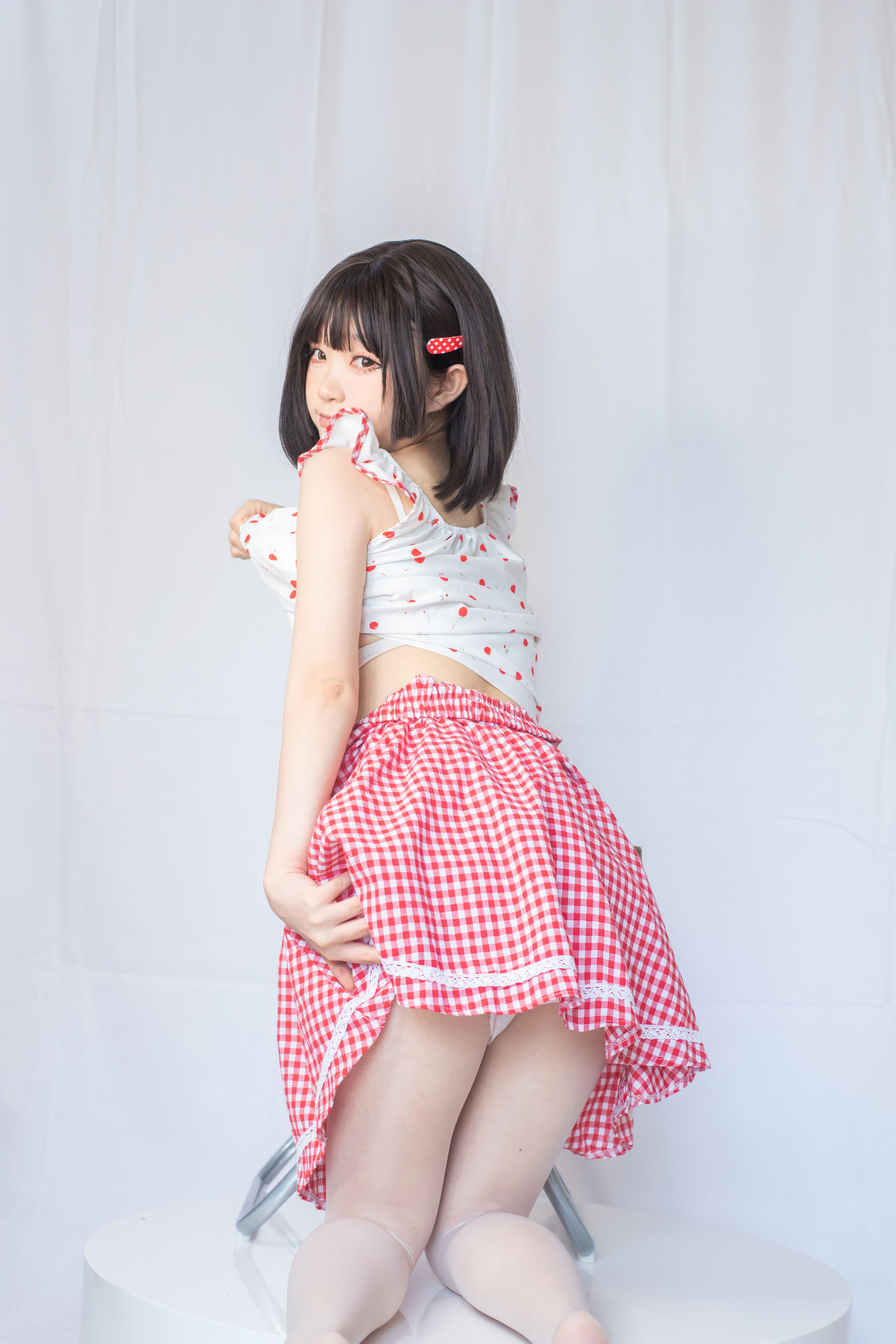 神沢永莉 – 粉色格子裙 [19P]