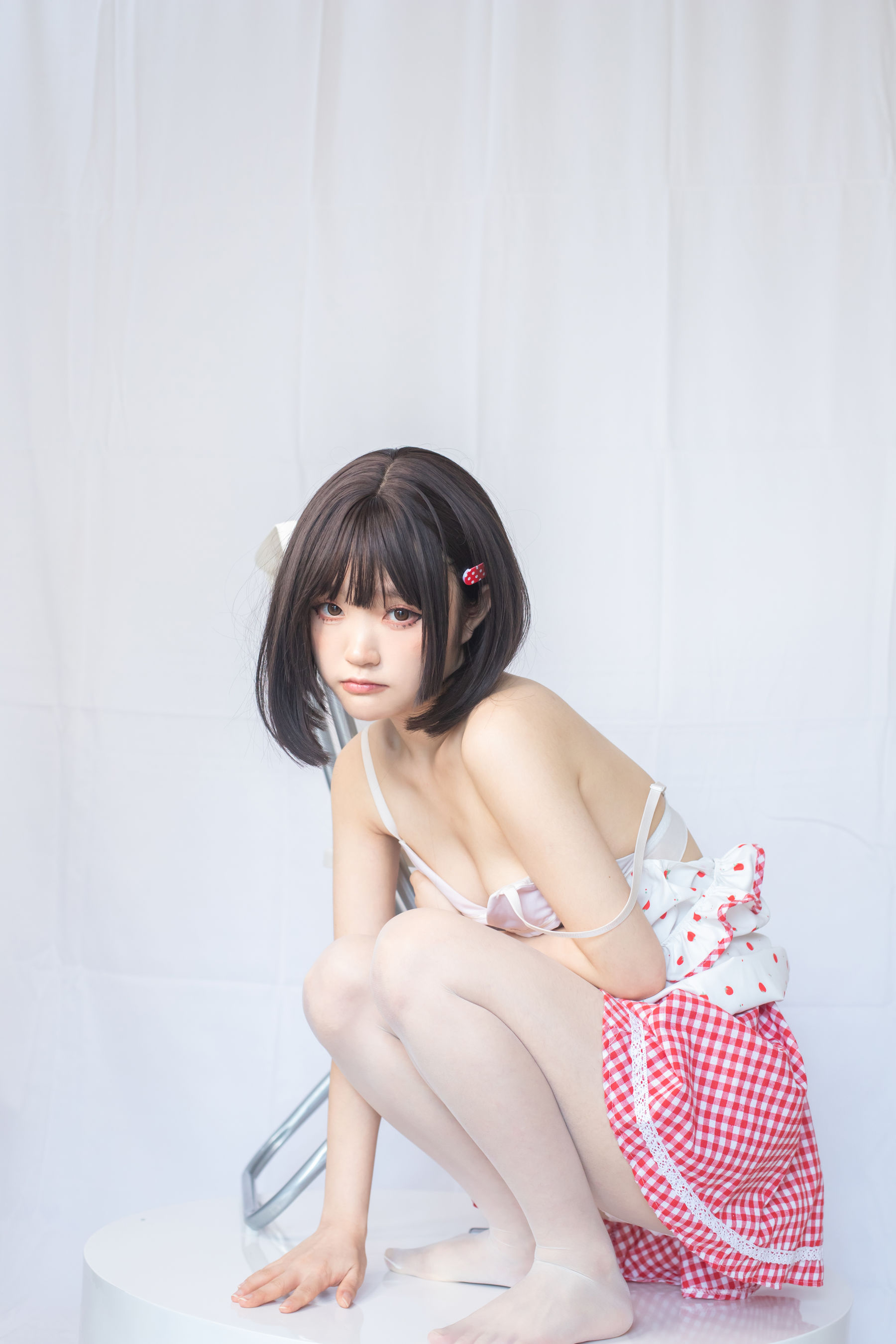 神沢永莉 – 粉色格子裙 [19P]