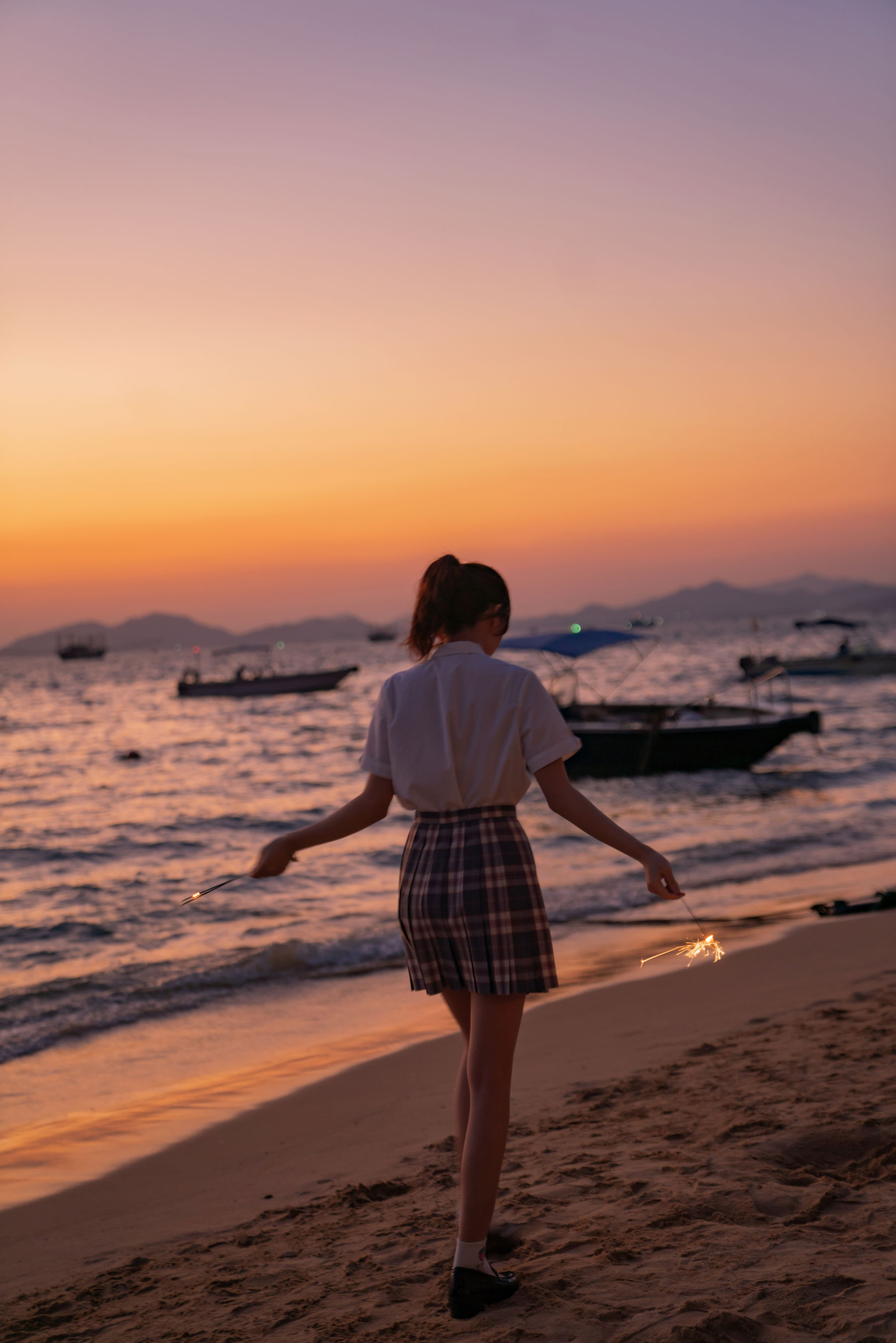 桜桃喵 – 逐海 [17P]