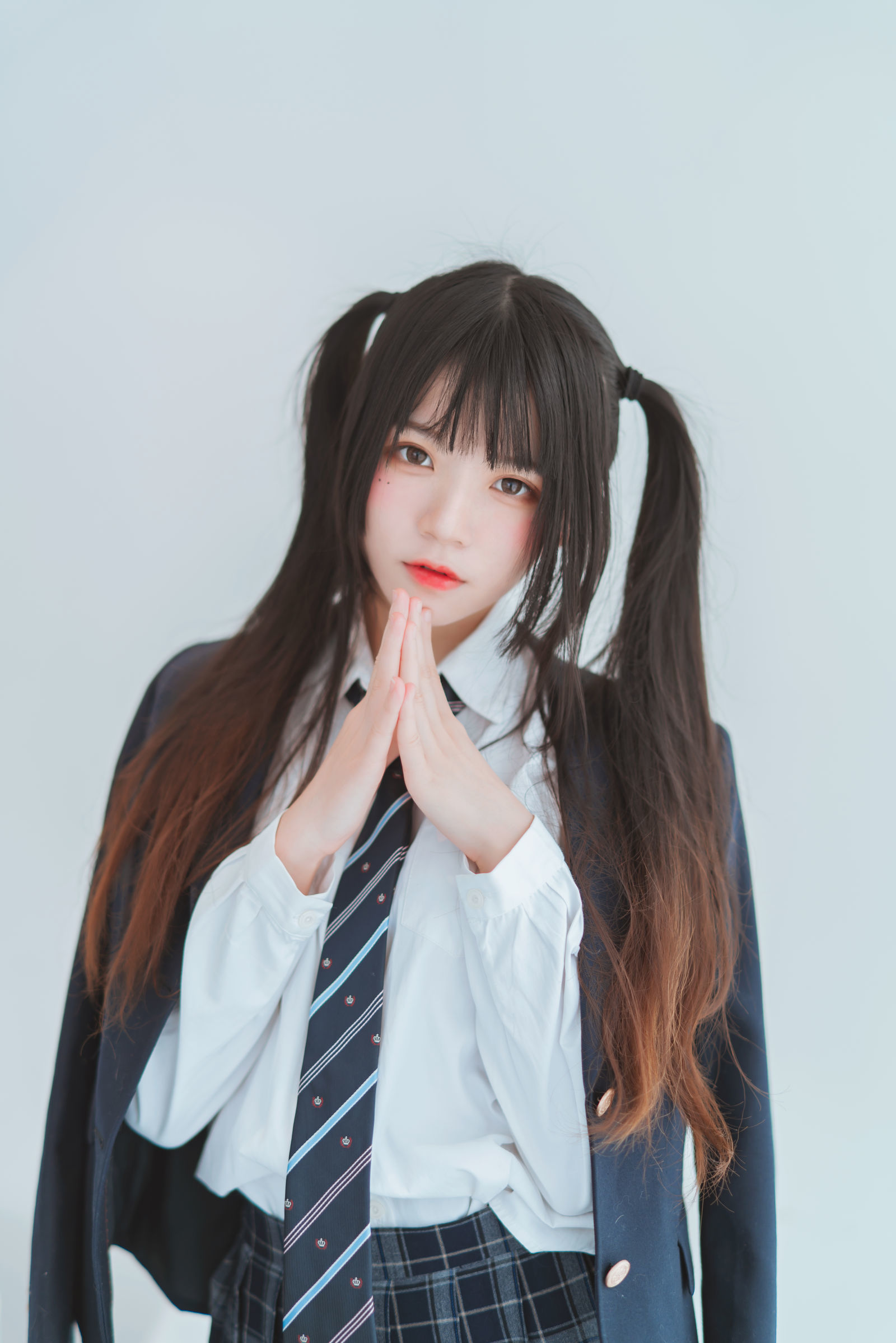 [萝莉COS] 桜桃喵 – 冬季制服丝秀 [45P]