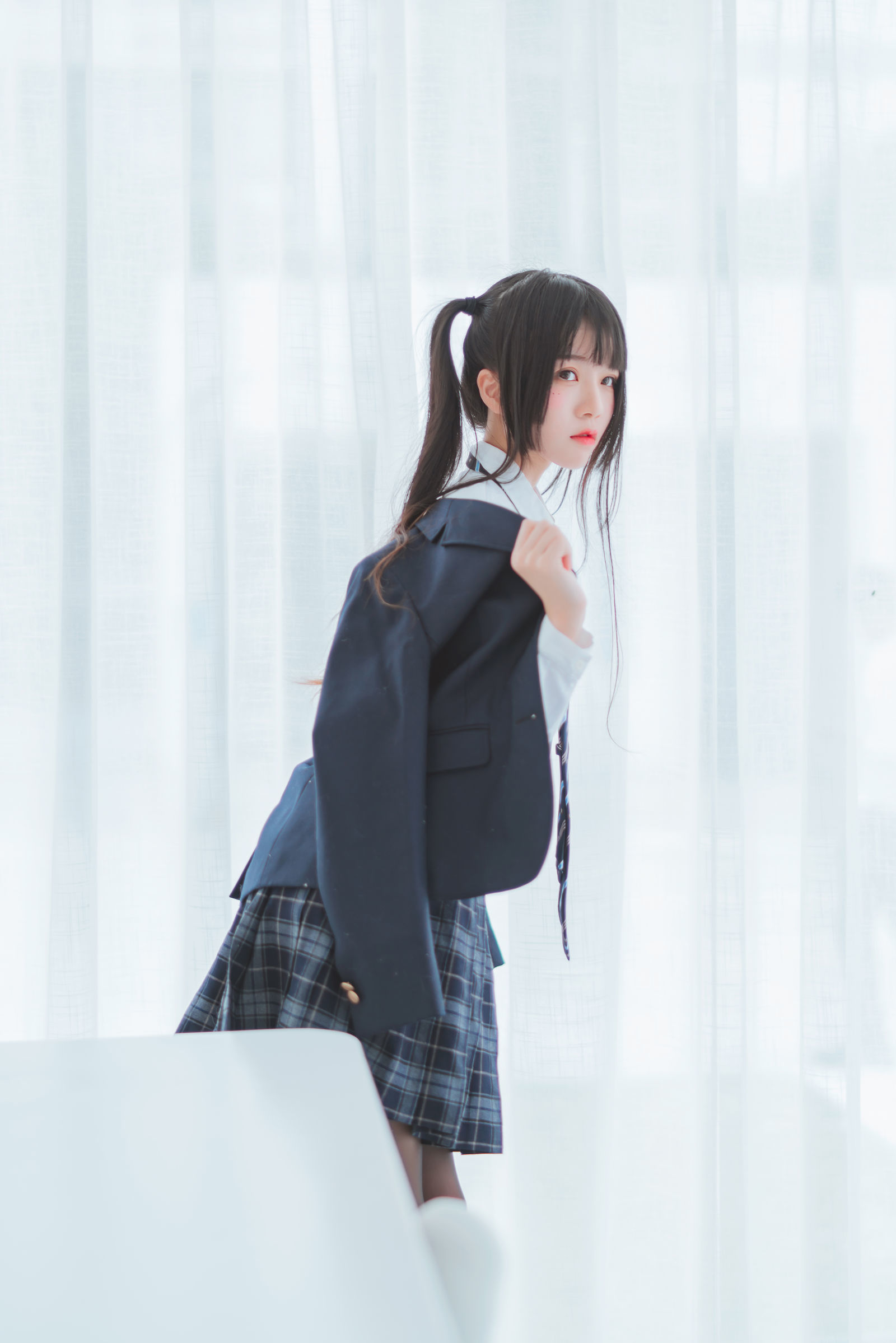 [萝莉COS] 桜桃喵 – 冬季制服丝秀 [45P]