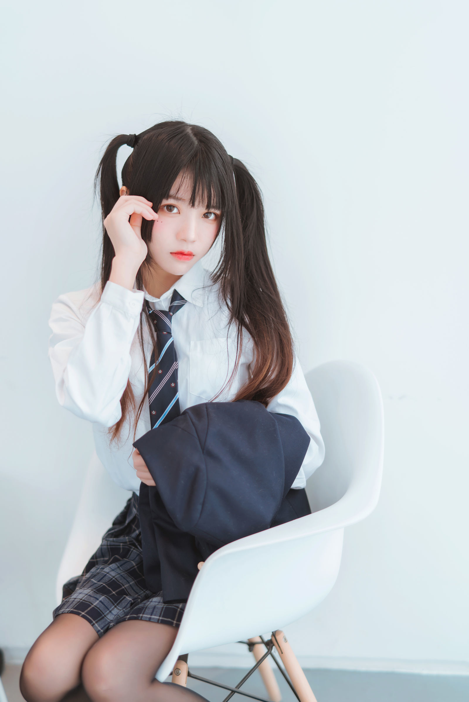 [萝莉COS] 桜桃喵 – 冬季制服丝秀 [45P]
